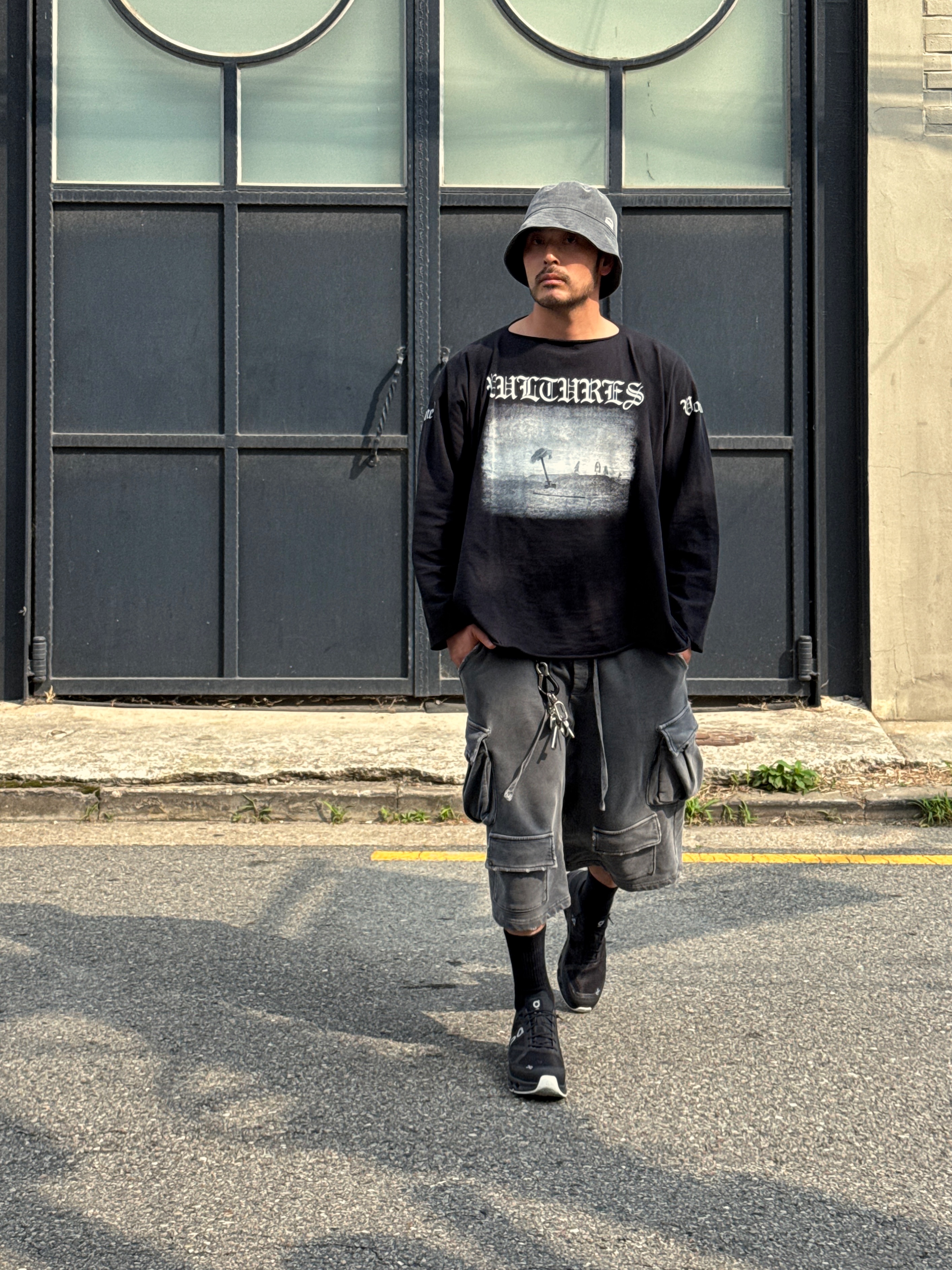 On Running x Sail Racing Cloud Regatta 999 Black, Yeezy Vultures 2 Long T-Shirt Black 착용 스타일 - 2