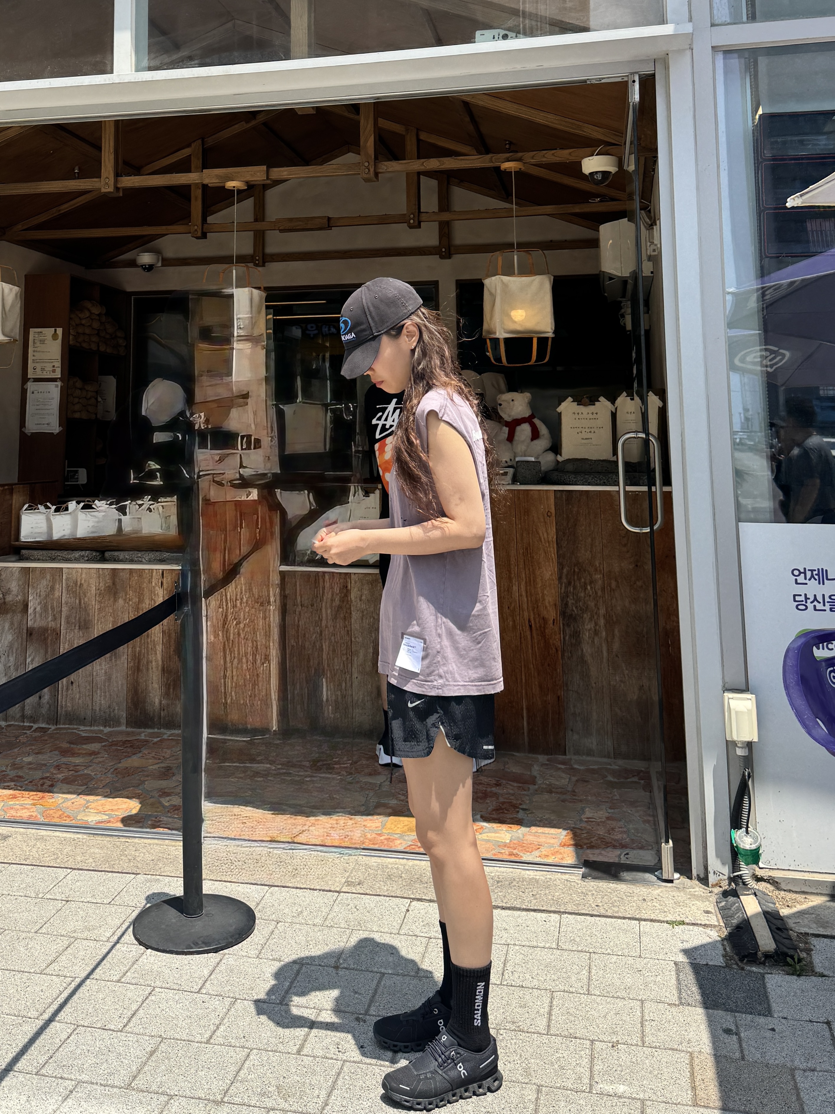 Satisfy Mothtech Muscle T-Shirt Aged Purple Sage, Balenciaga Surfer Cap Black 착용 스타일