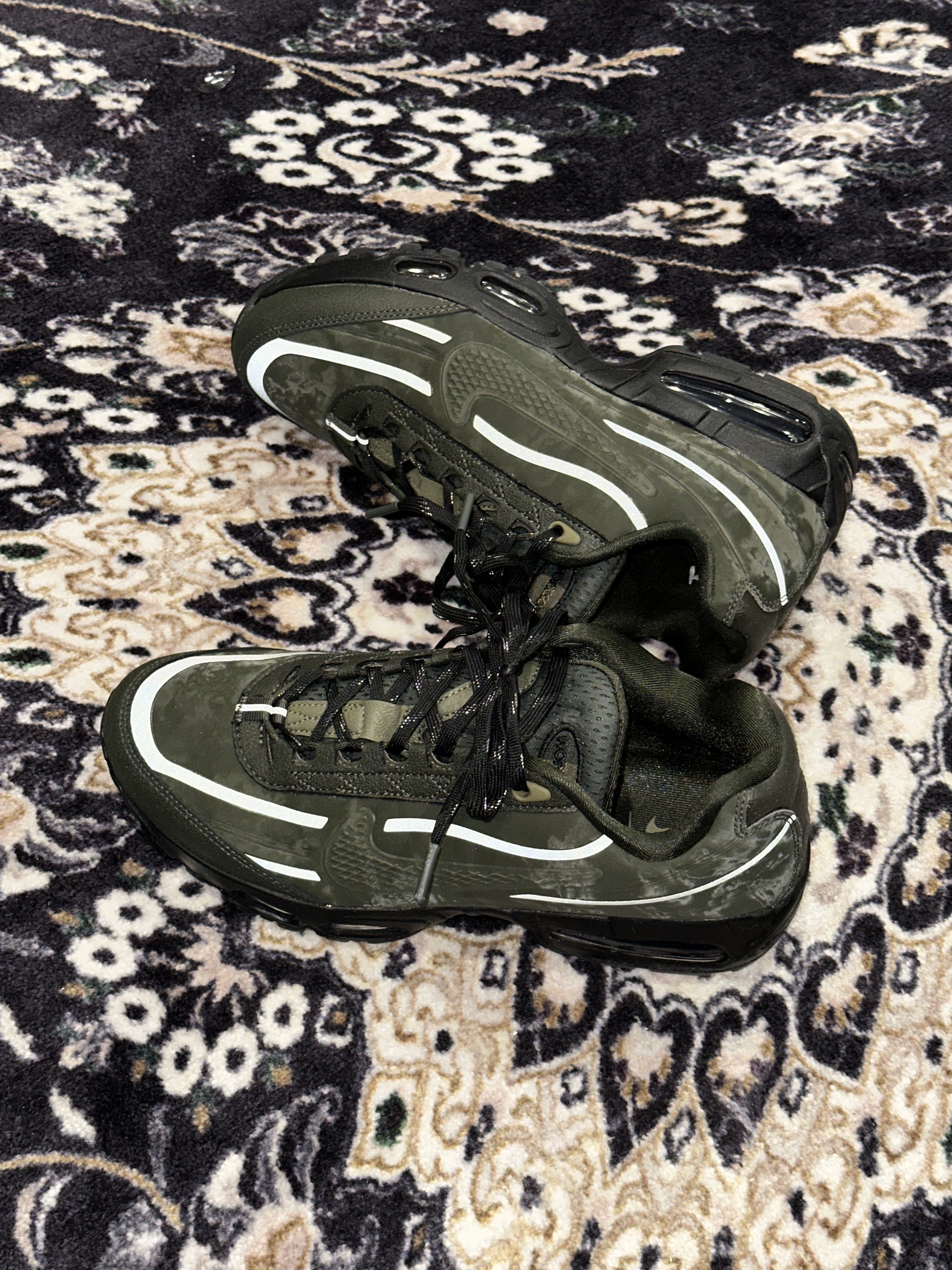 Stussy Basic Trucker Cap Camo, Nike x Worksout Air Max 95 Medium Olive and Sequoia 착용 스타일 - 6