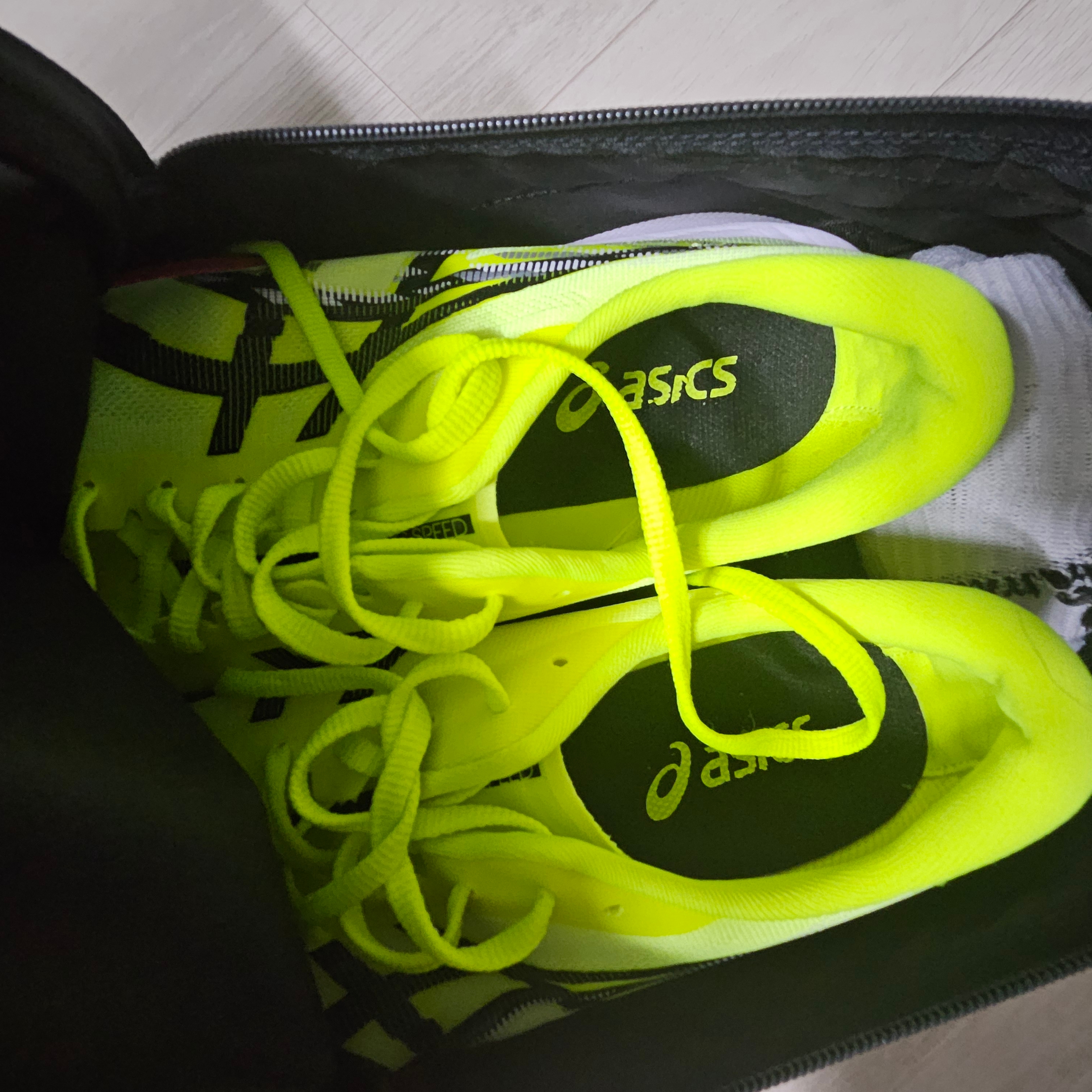 Asics Magic Speed 4 Safety Yellow Black - 2E Wide 착용 스타일