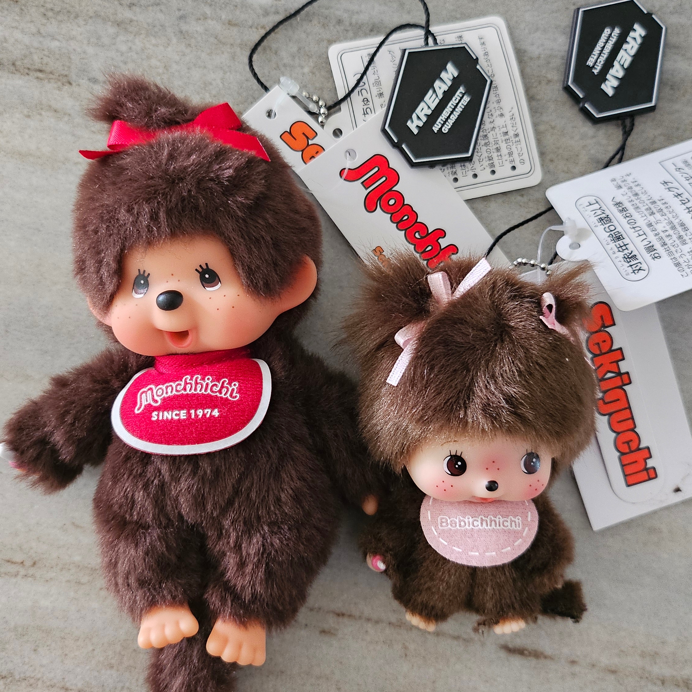 Monchhichi SS Girl Key Chain Brown, Monchhichi Bebichhichi Bighead SS Girl Key Chain Pink 착용 스타일