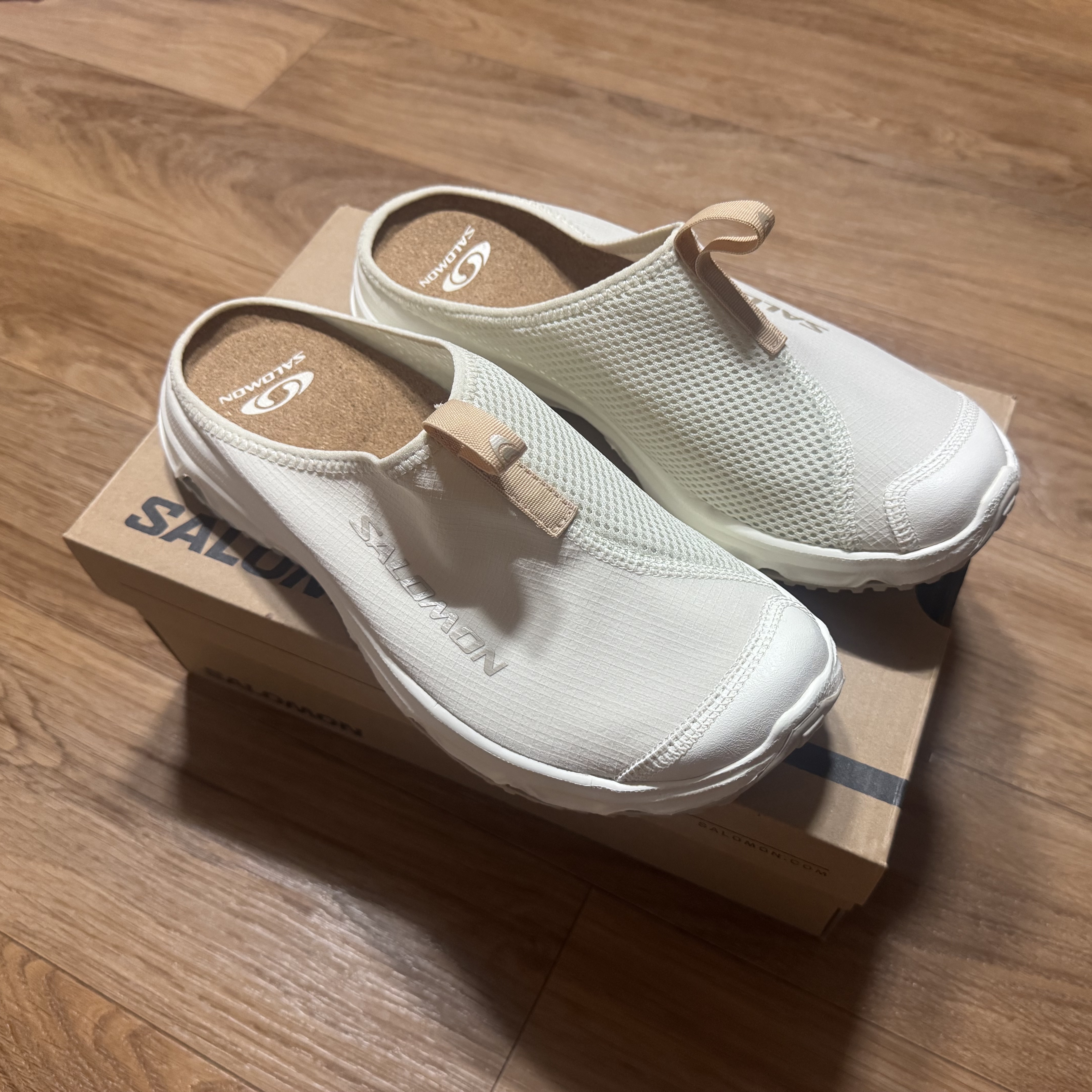 Salomon RX Slide 3.0 Almond Milk Aloe Wash 착용 스타일