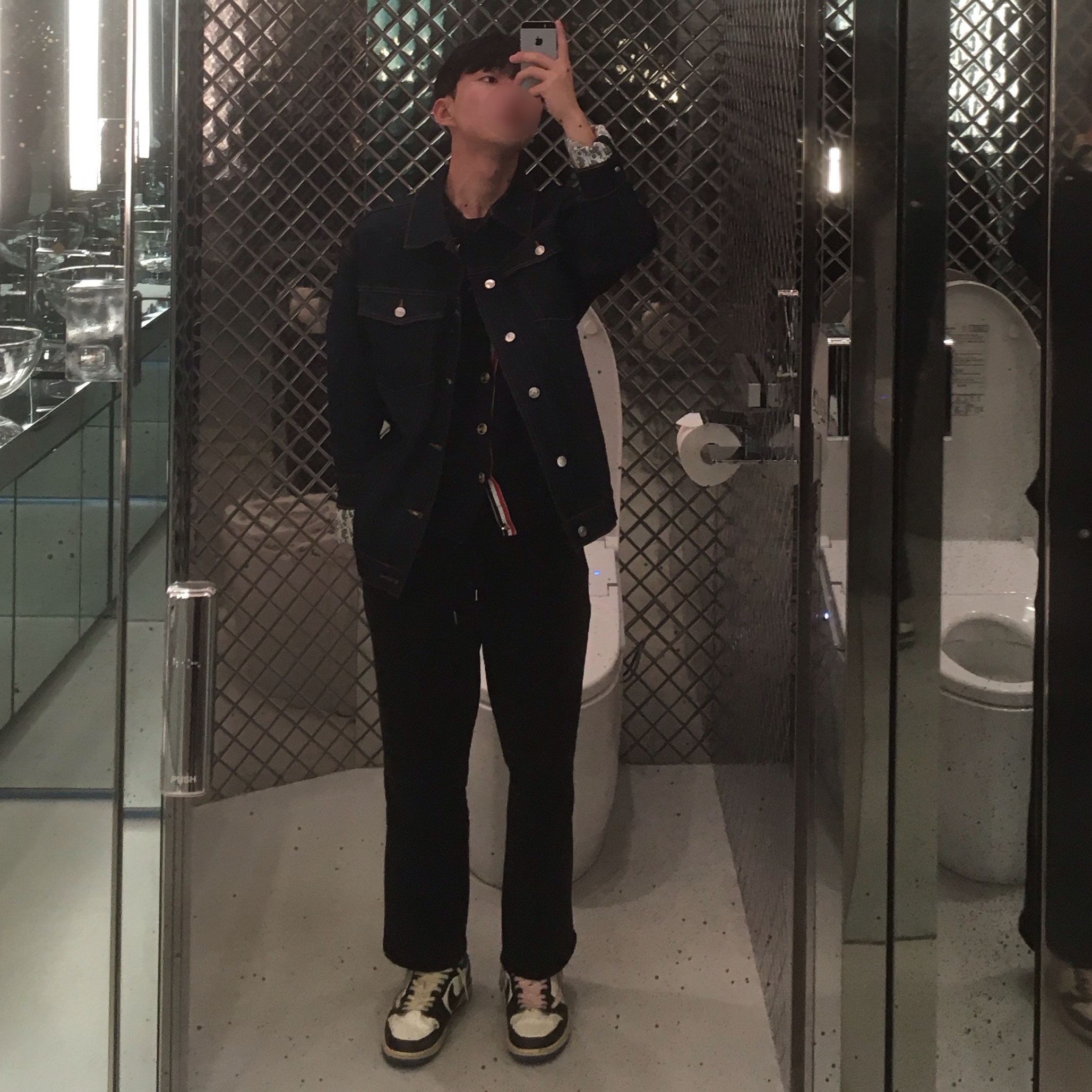Jordan 1 x Travis Scott x Fragment Retro Low OG SP Military Blue, Thom Browne Milano Stitch 4-Bar Cardigan Navy 착용 스타일 - 1