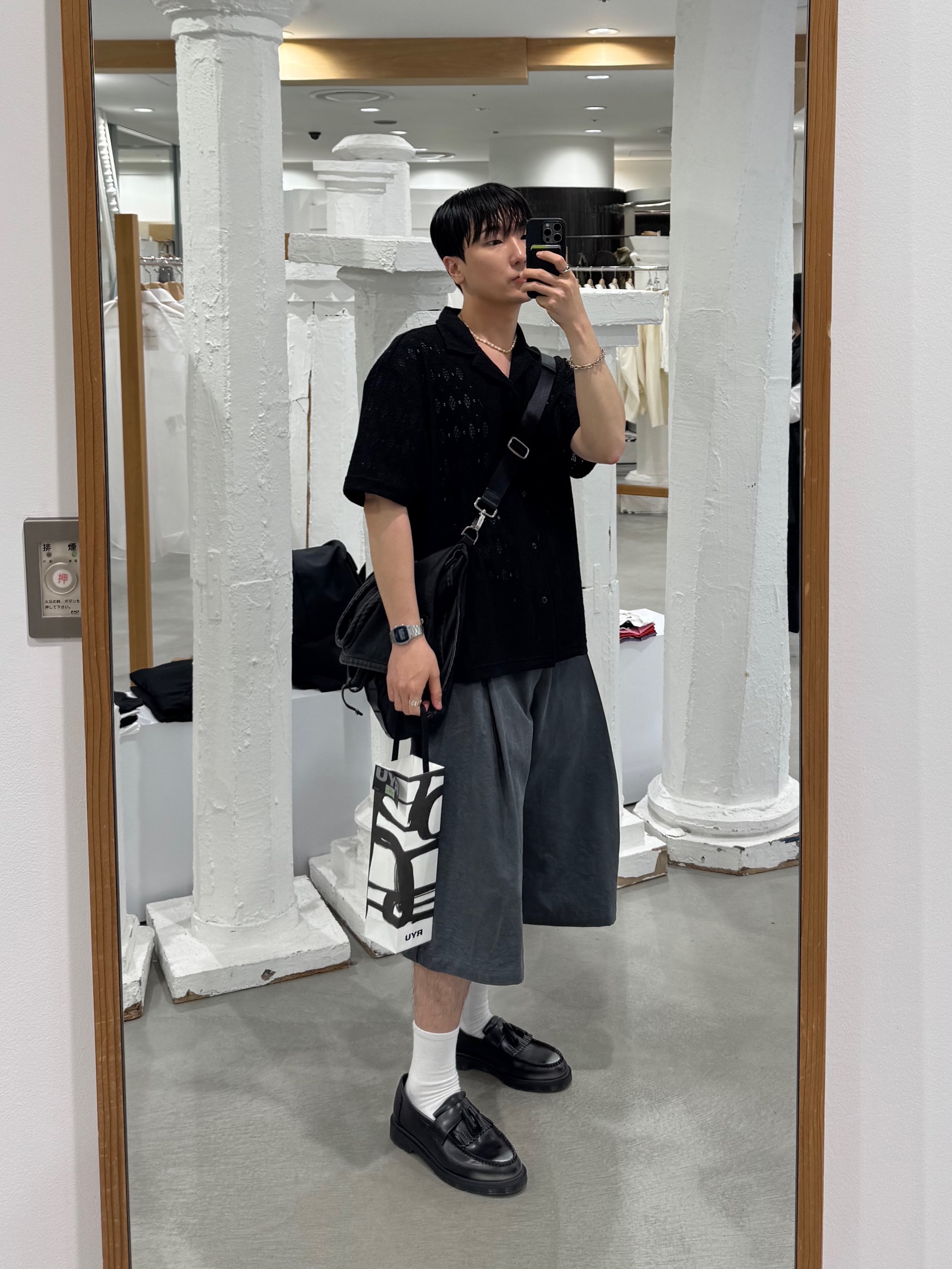 Dr. Martens Adrian Smooth Black, Dr. Martens x Supreme 1461 Gray Silver 착용 스타일 - 2