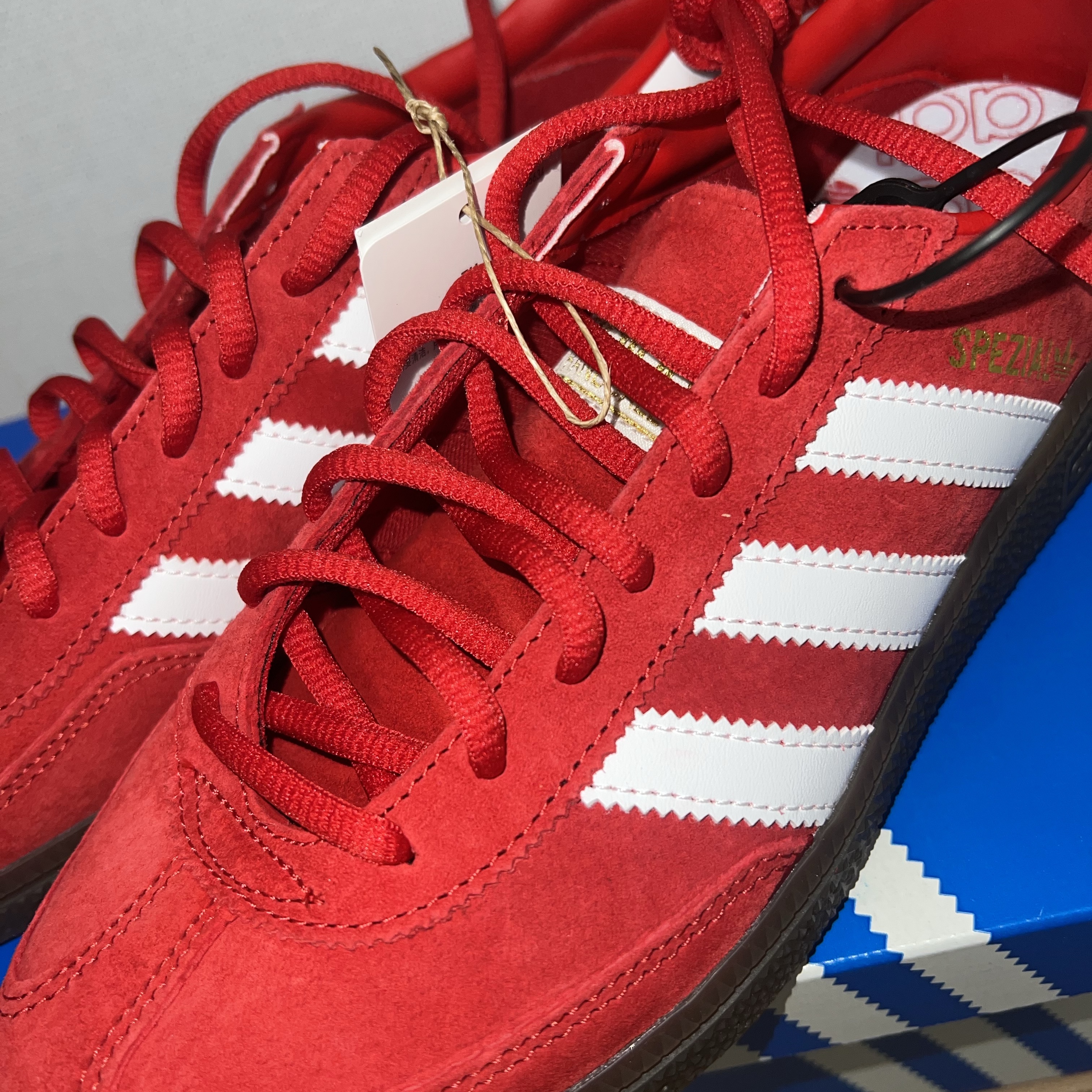 Adidas Spezial Handball Scarlet Cloud White 착용 스타일