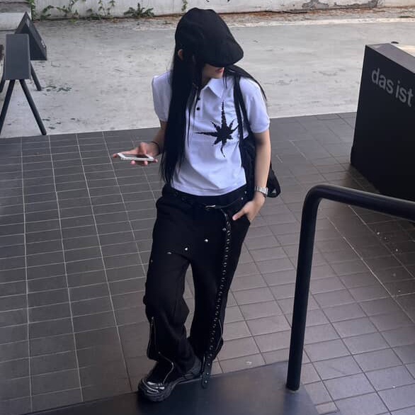 Smokeastar Smoke U Polo White, Smokeastar Diagonal Stud Zip Sweat Pants Black 착용 스타일 - 2