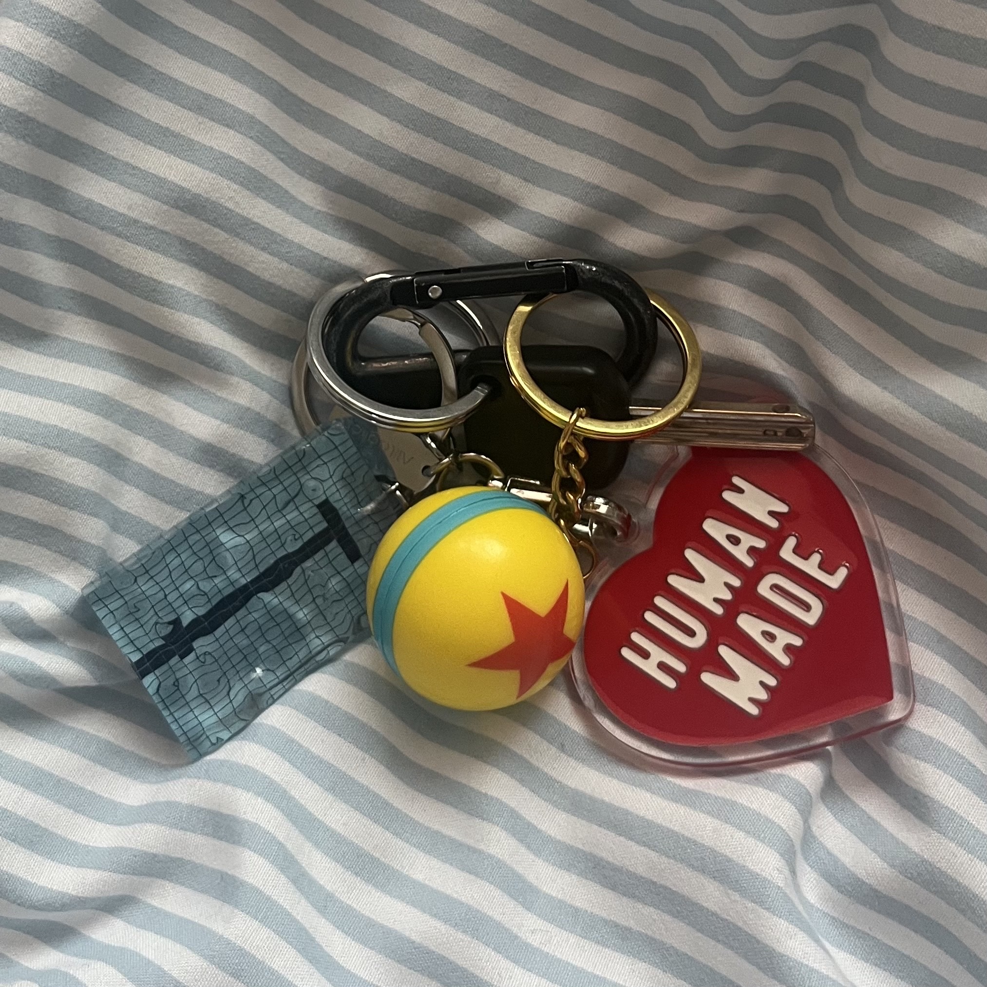 ALLTAGLICH Handmade Swimming Pool Keyring (Ver.1) Aquablue, Human Made Heart Keyring Red 착용 스타일