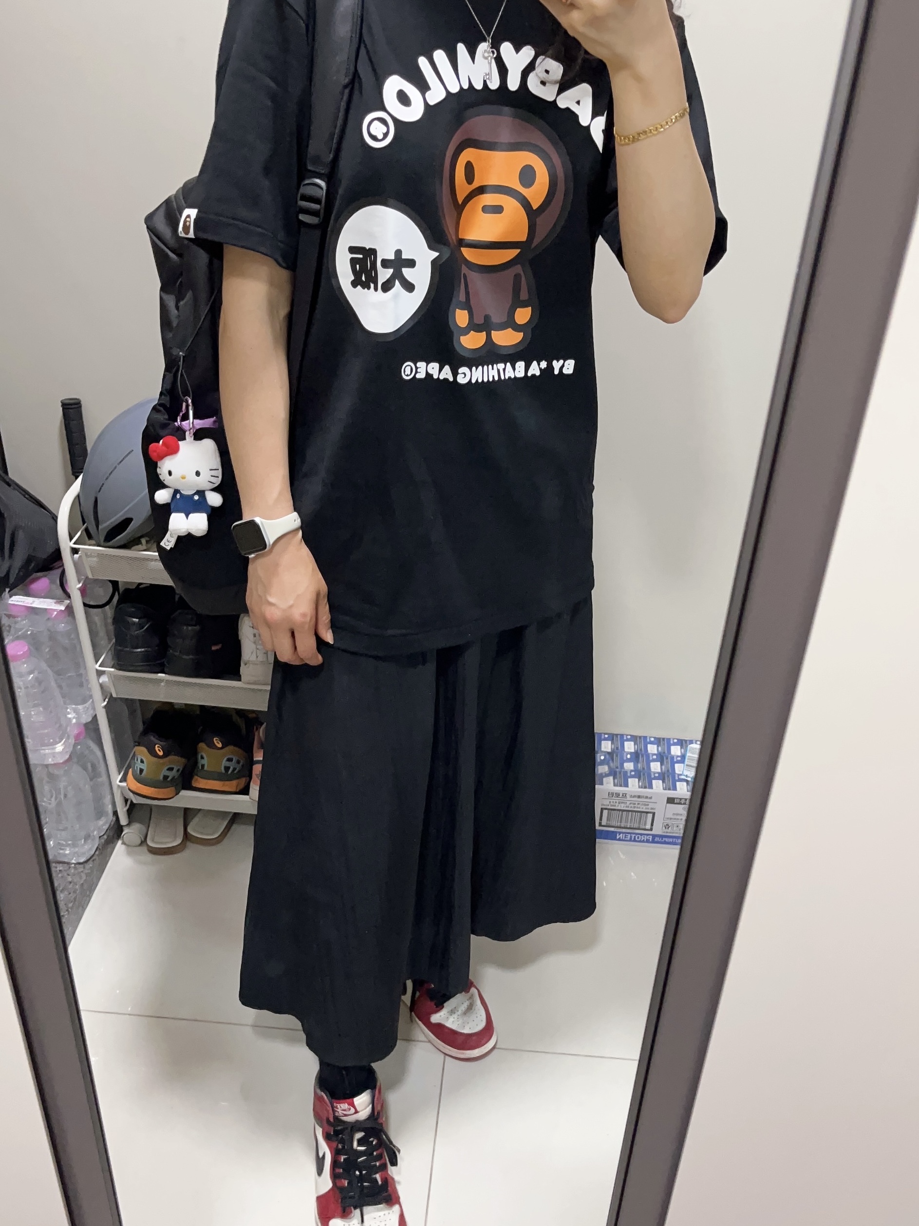 BAPE Japan Baby Milo T-Shirt #2 Black, Arc'teryx Mantis 16 Backpack Black 착용 스타일 - 4