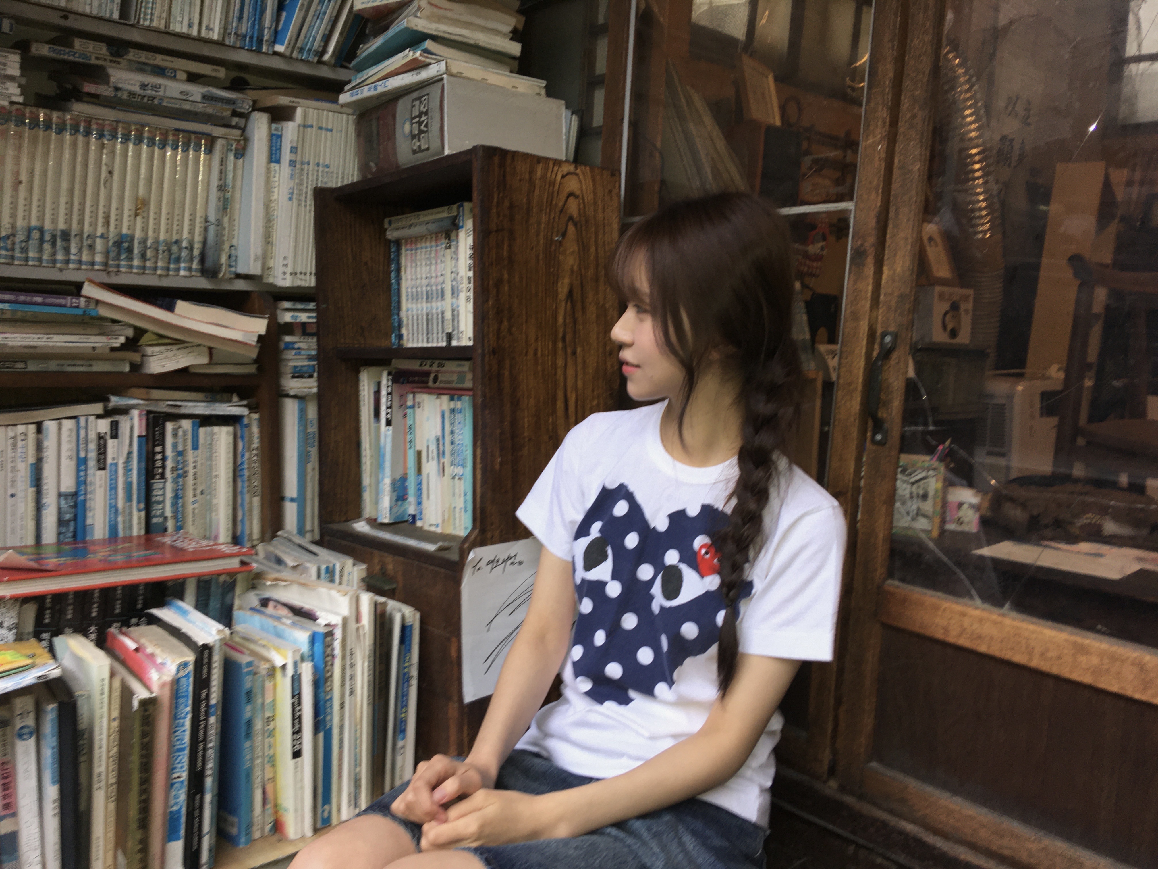 (W) Play Comme des Garcons Polka Dot Big Heart T-Shirt White 착용 스타일 - 2
