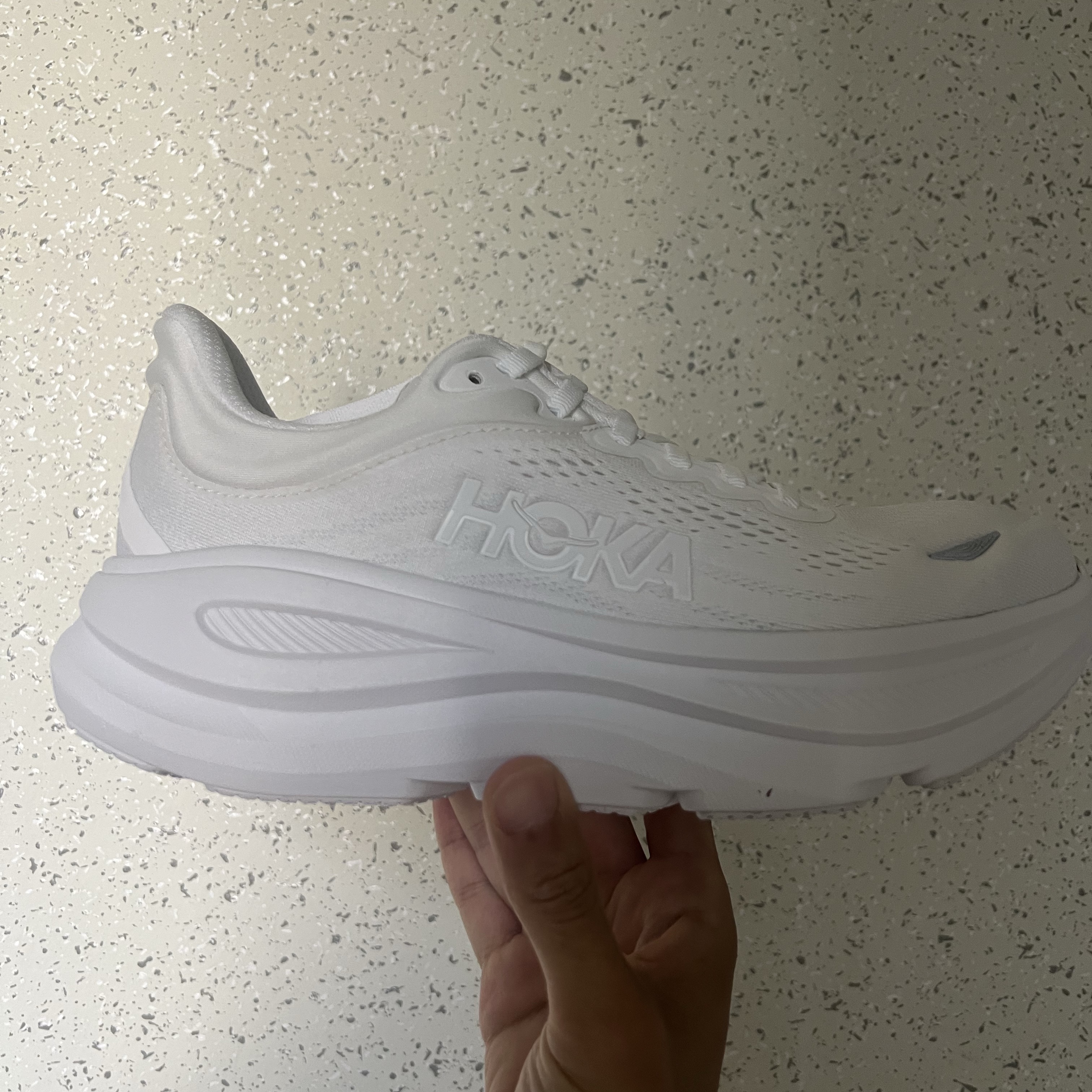 (W) Hoka Bondi 9 White - Wide 착용 스타일 - 1