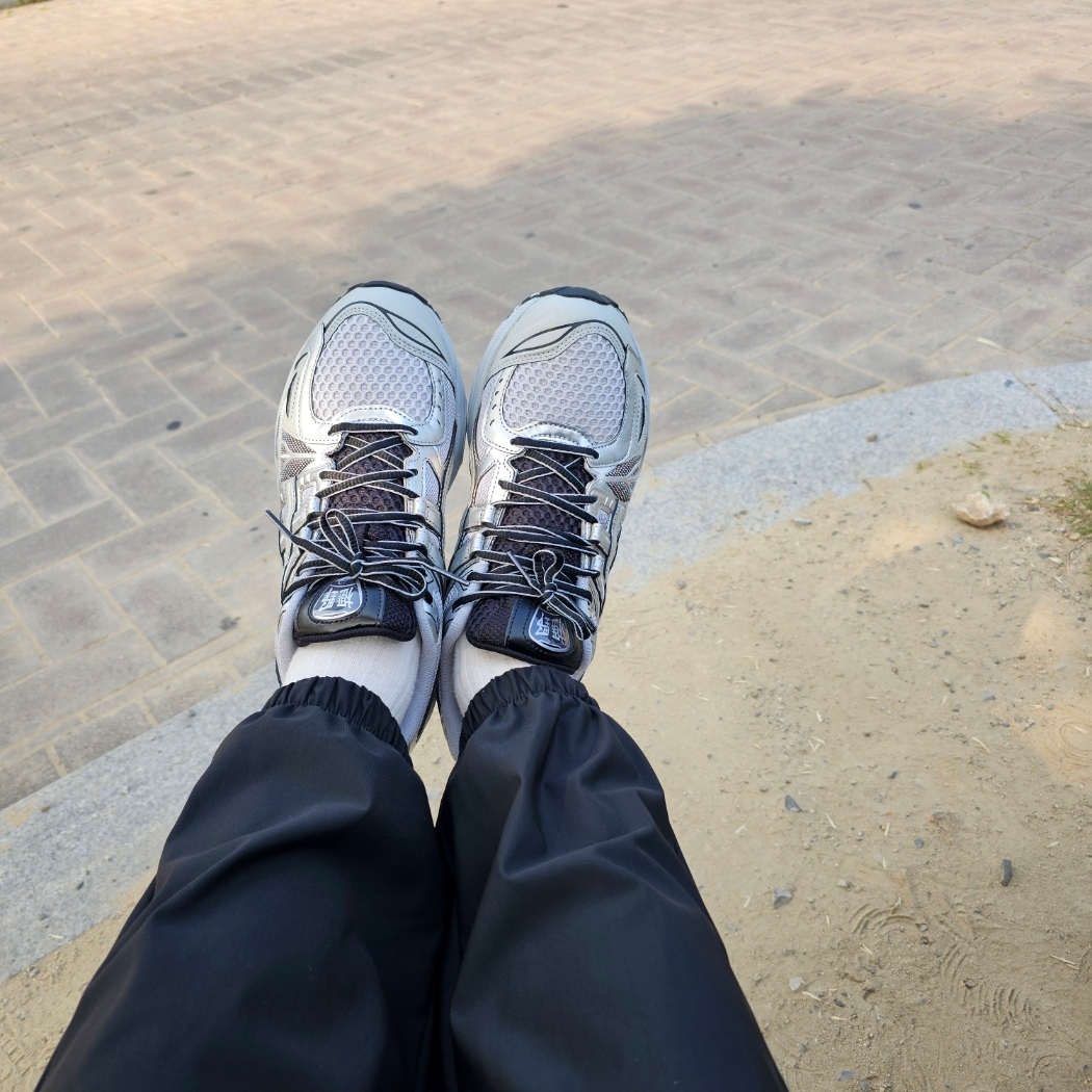 Asics Gel-Kayano Legacy Pure Silver 착용 스타일 - 4