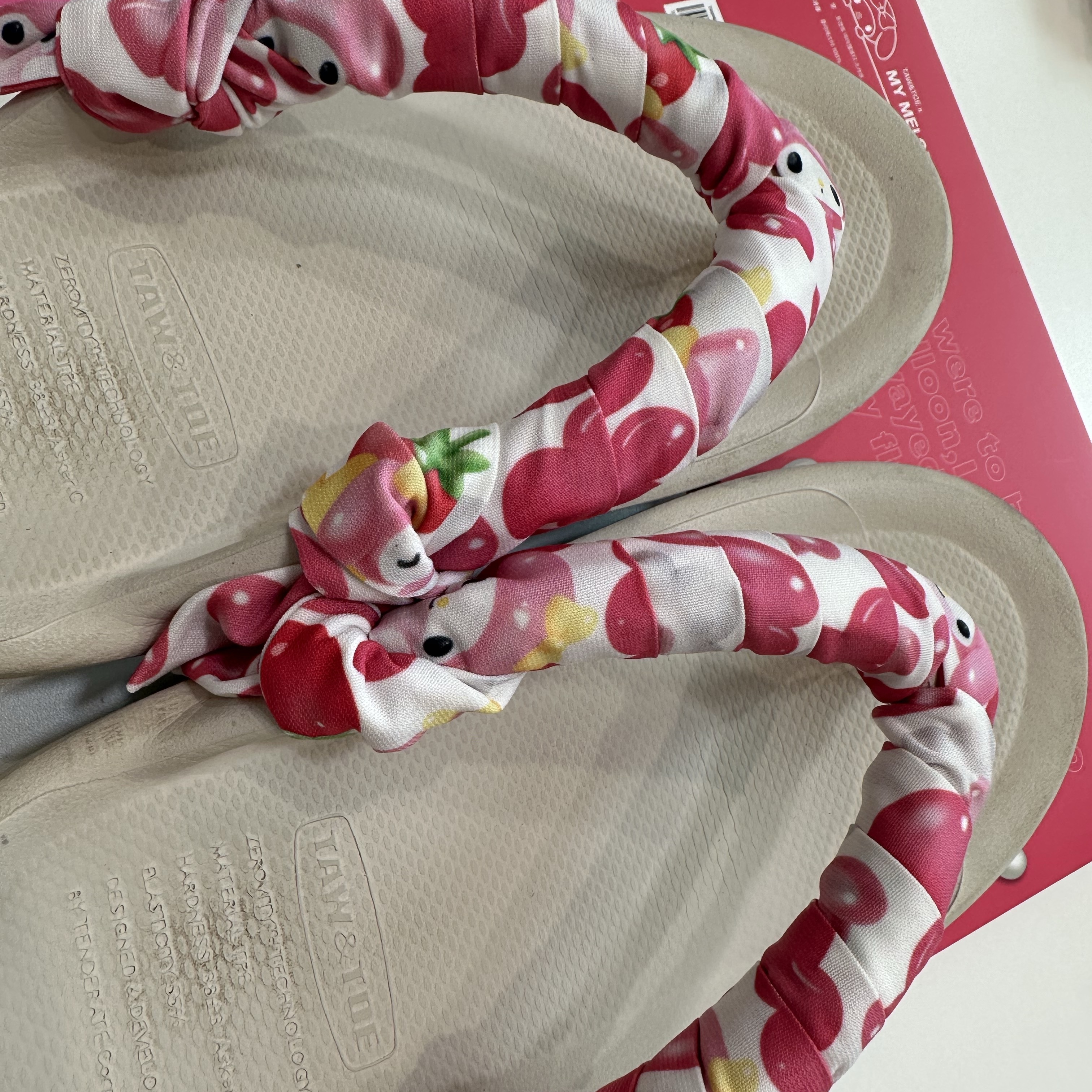 Taw&Toe x Sanrio My Melody Scarf Pink 착용 스타일