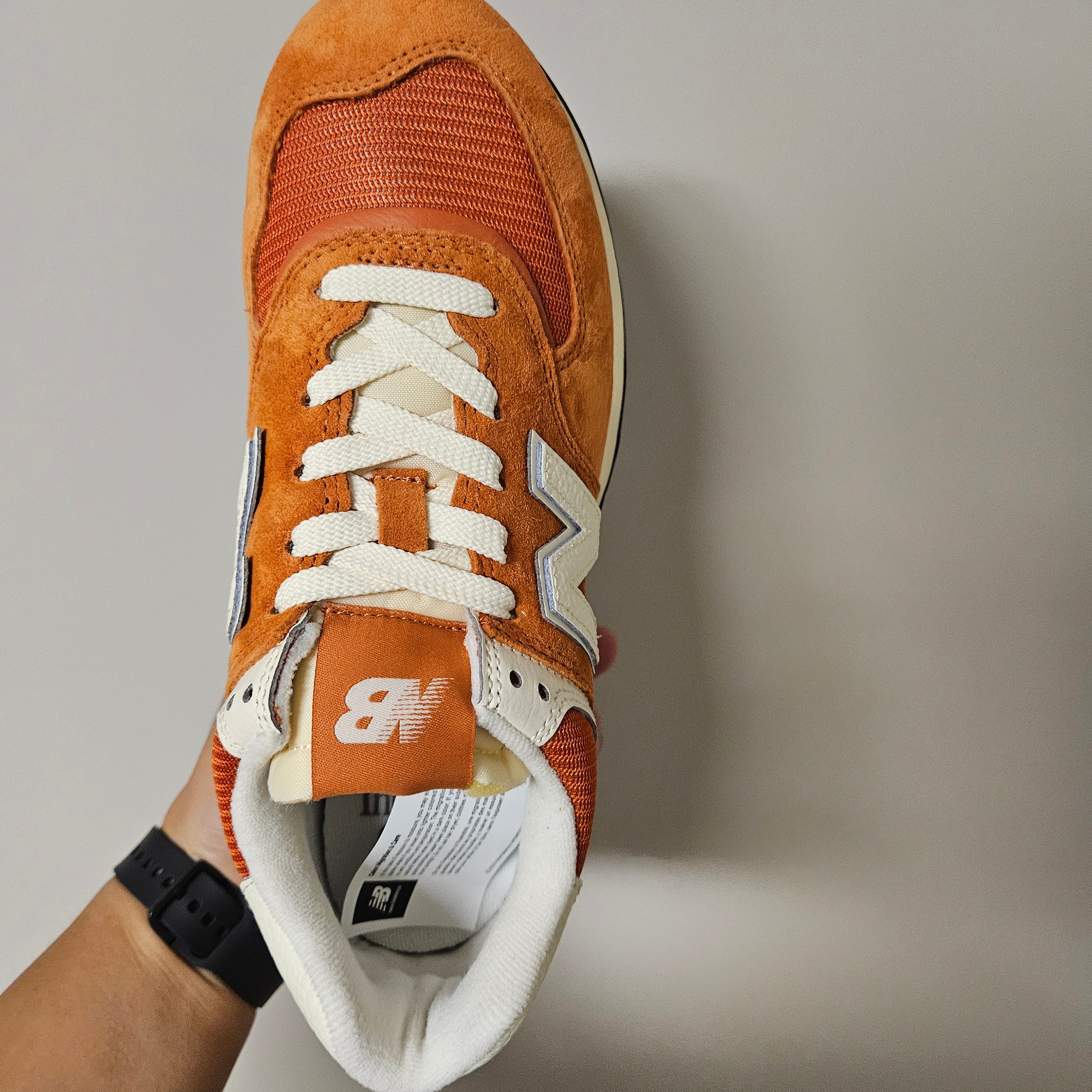 New Balance 574 Legacy Orange 착용 스타일