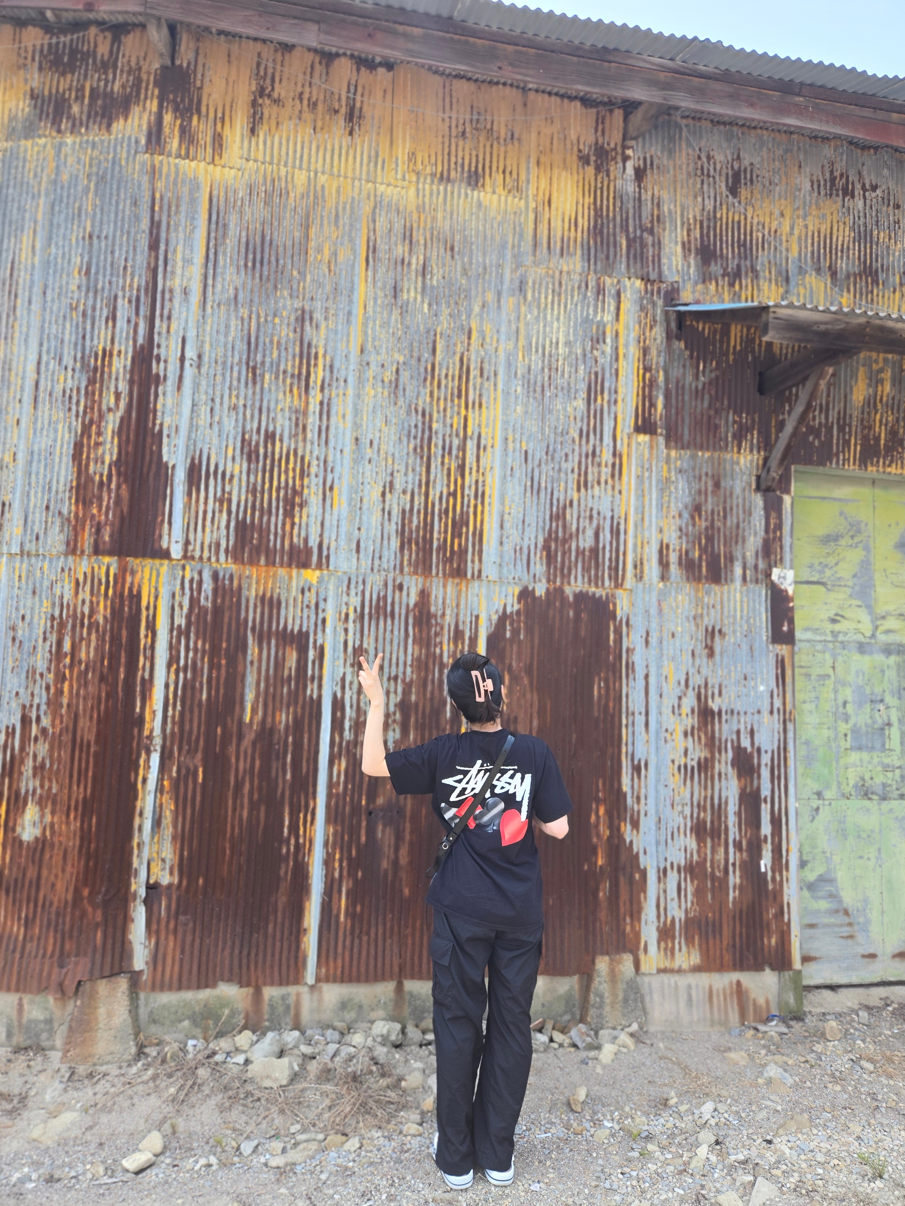 Stussy Suits T-Shirt Black, Matin Kim Half Shirring Ribbon Round Bag Black 착용 스타일