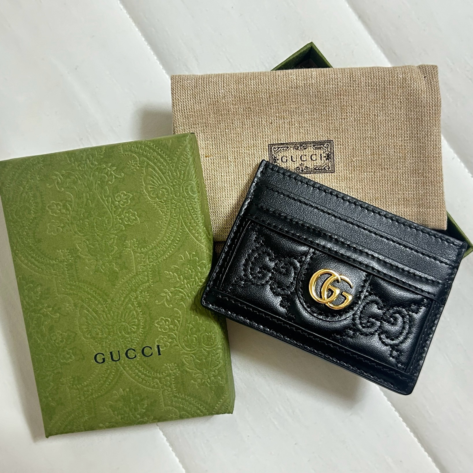Gucci GG Matelasse Card Case Black 착용 스타일