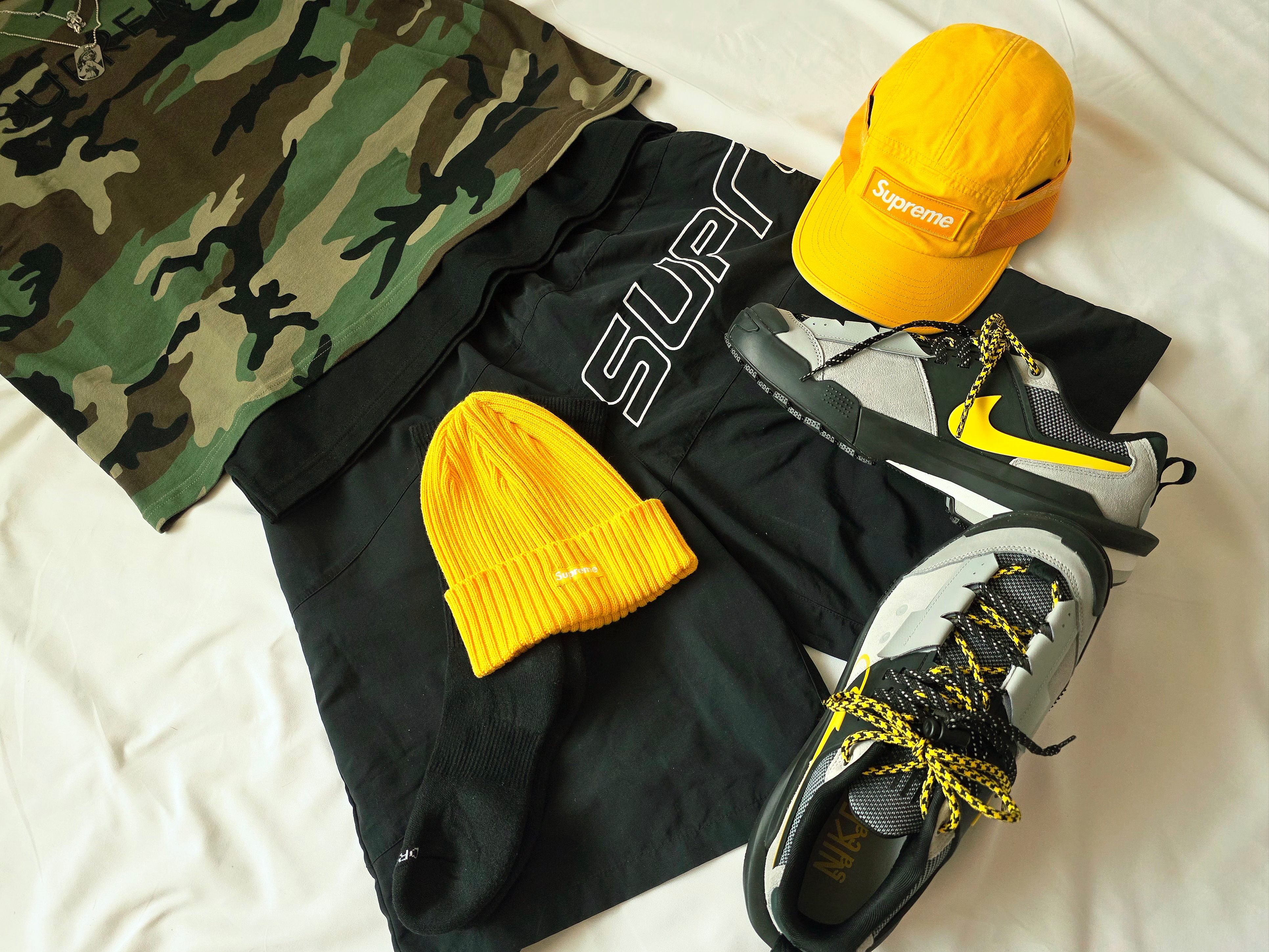 Supreme Capital S/S Top Woodland Camo - 25SS, Nike x Sacai Zegamadome SP Matte Silver 착용 스타일 - 2