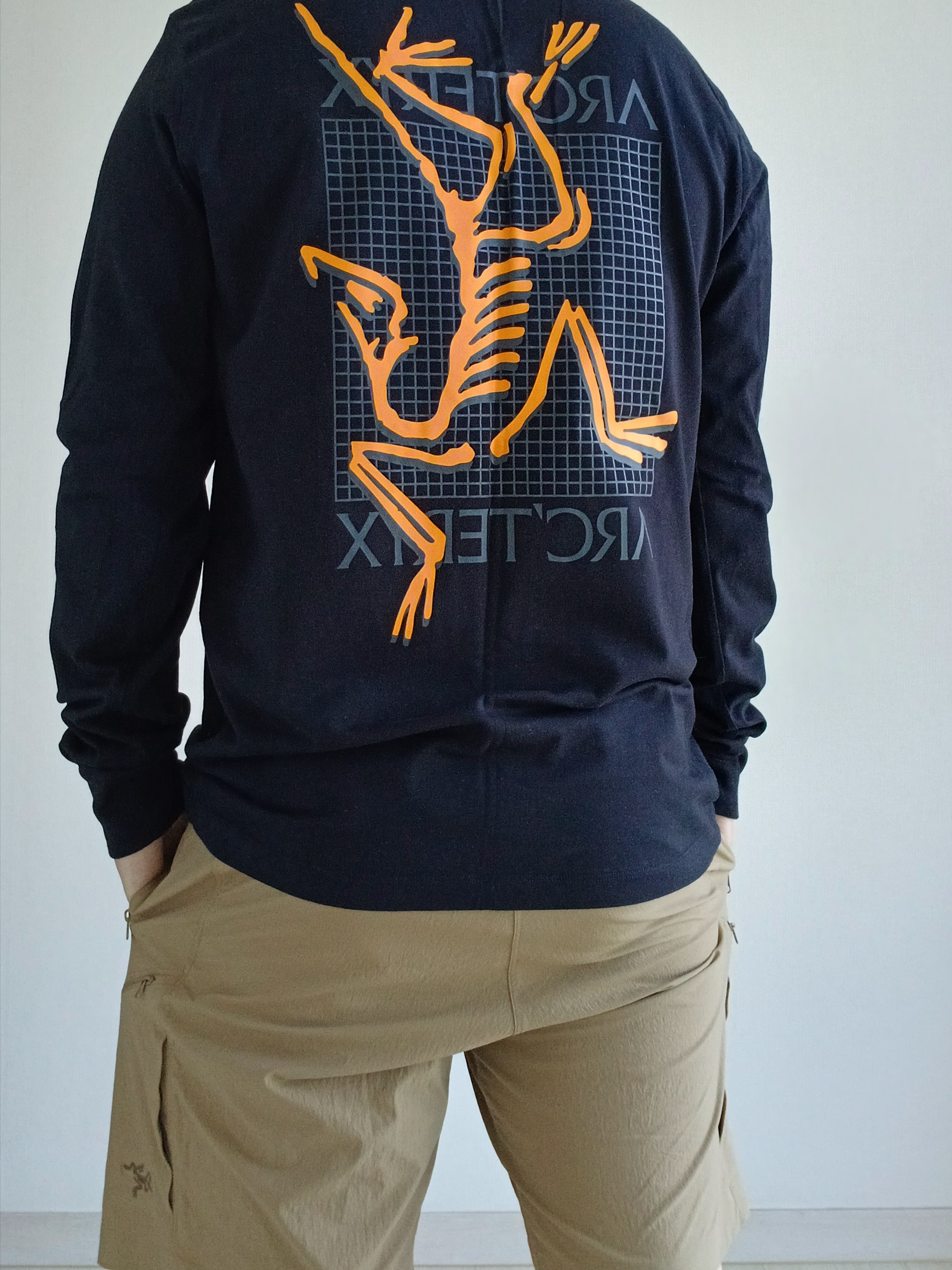 Arc'teryx Arc'Multi Bird Logo LS T-Shirt Black, Arc'teryx Gamma Quick Dry Shorts 9 Inch Canvas 착용 스타일 - 1
