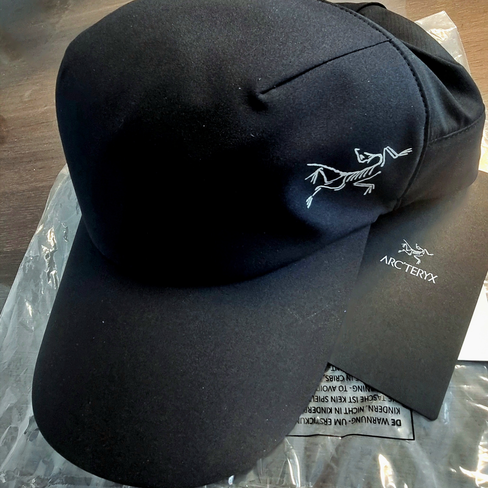 Arc'teryx Calvus Cap Black 착용 스타일