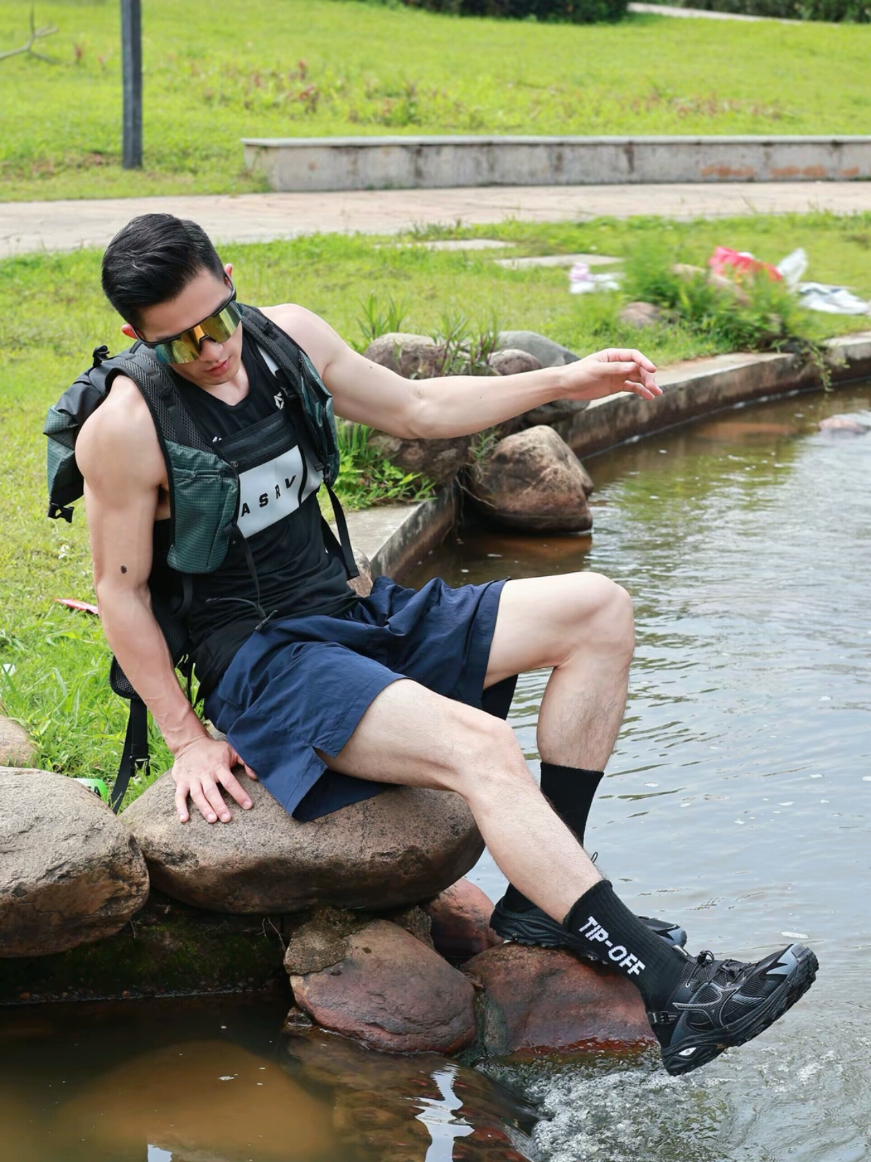 Mizuno Racer Trail SE Black, Salomon Active Skin 8 Set Black Metal 착용 스타일