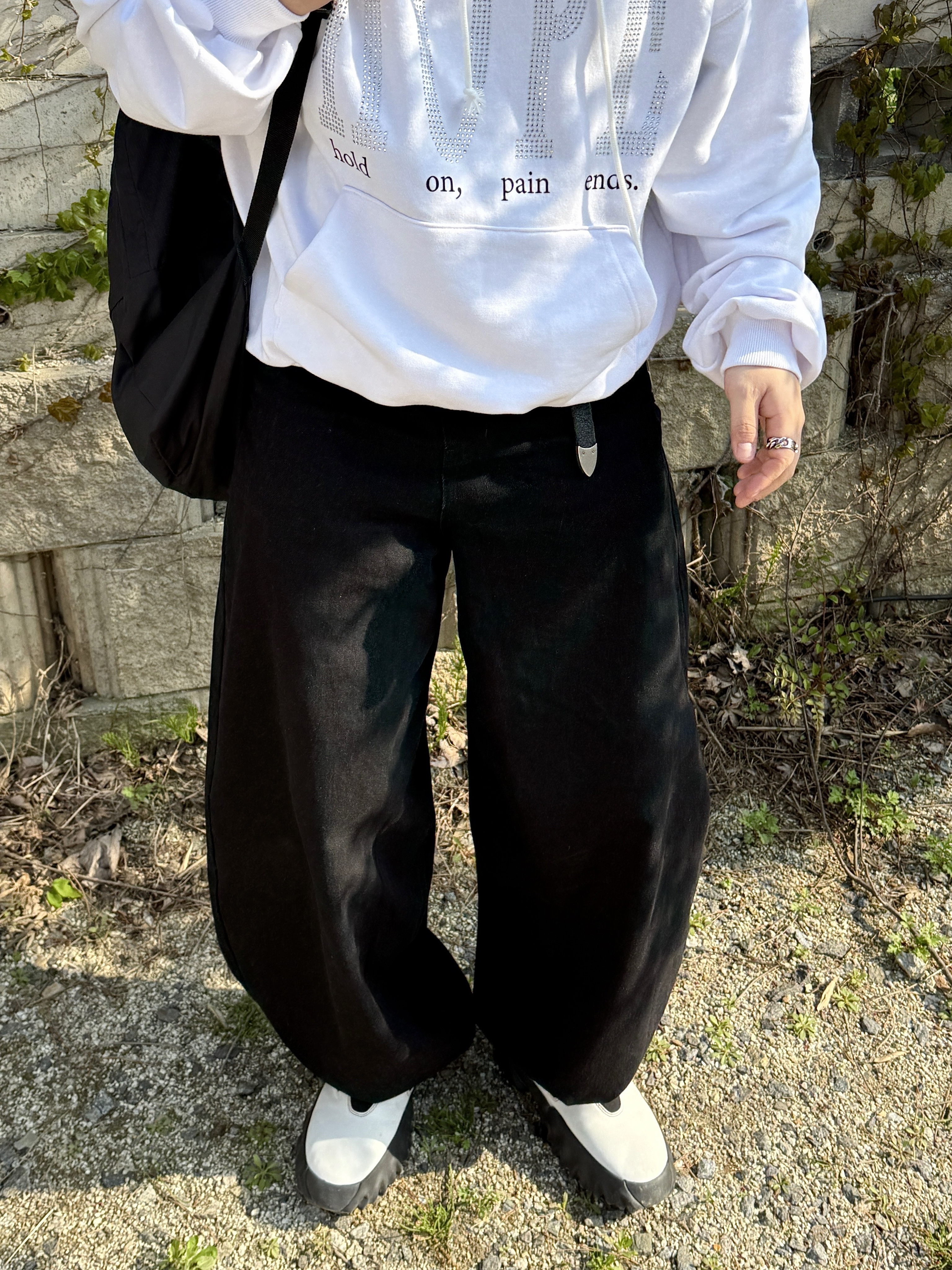 GRAILZ Pain Ends Hoodie White, CDG Backpack Black 착용 스타일 - 4