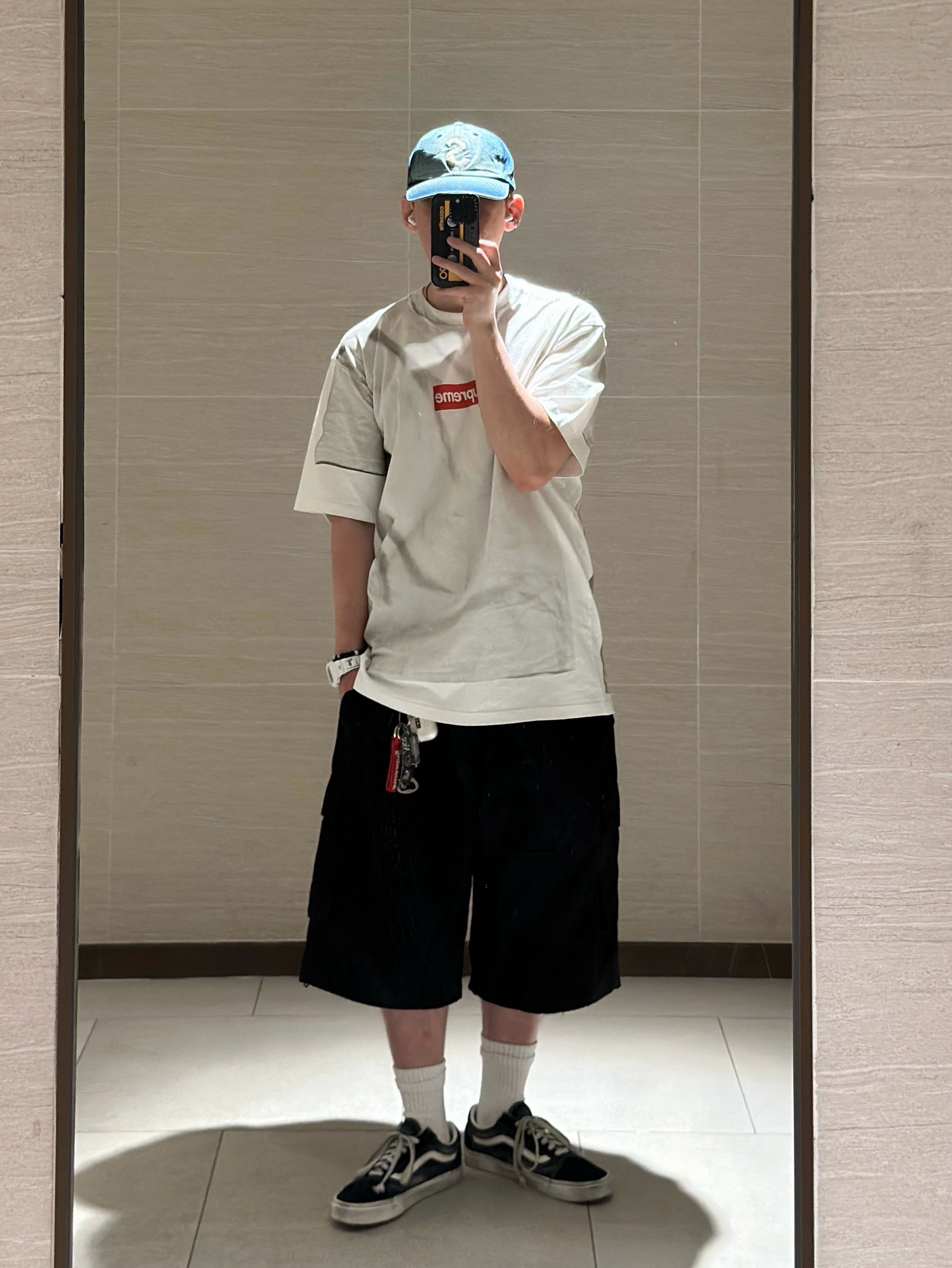 Supreme x MM6 Maison Margiela Box Logo T-Shirt White - 24SS, Supreme Cordura Denim S Logo 6-Panel Bleached Indigo - 25SS 착용 스타일