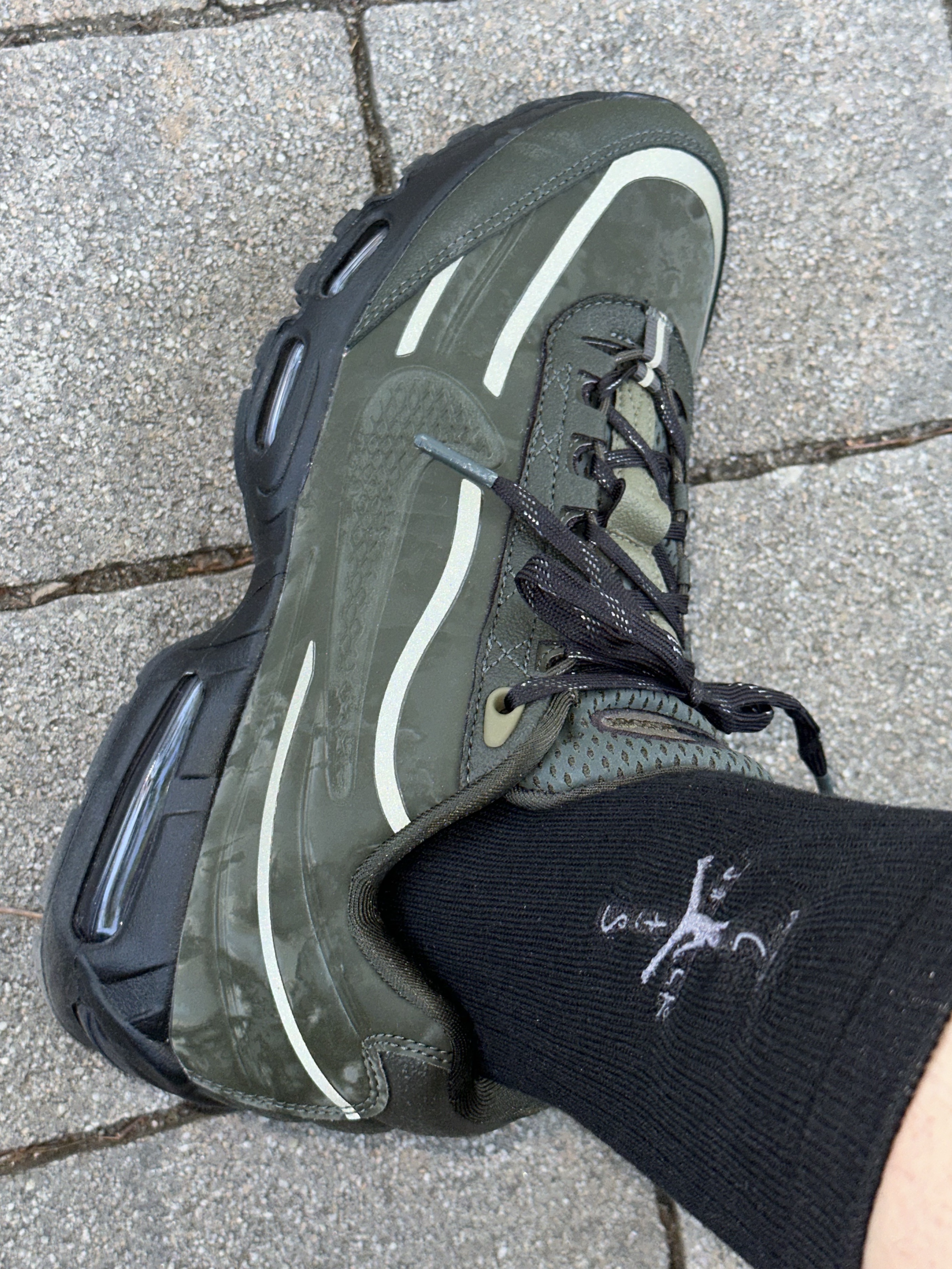 Stussy Basic Trucker Cap Camo, Nike x Worksout Air Max 95 Medium Olive and Sequoia 착용 스타일 - 7