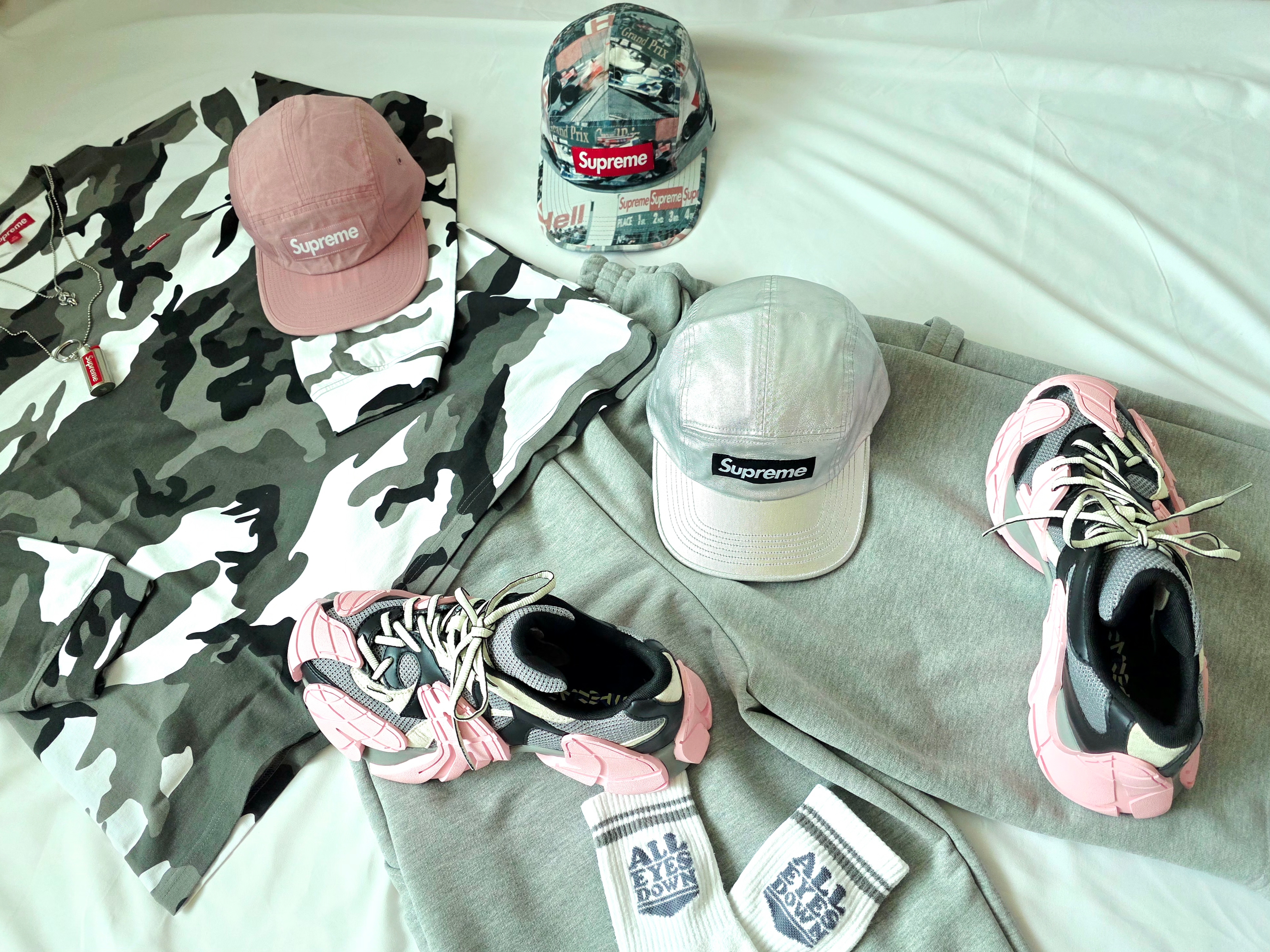Supreme Small Box L/S T-Shirt Snow Camo - 25SS, MJD Wide Carpenter Bermuda Shorts Melange Grey 착용 스타일 - 3