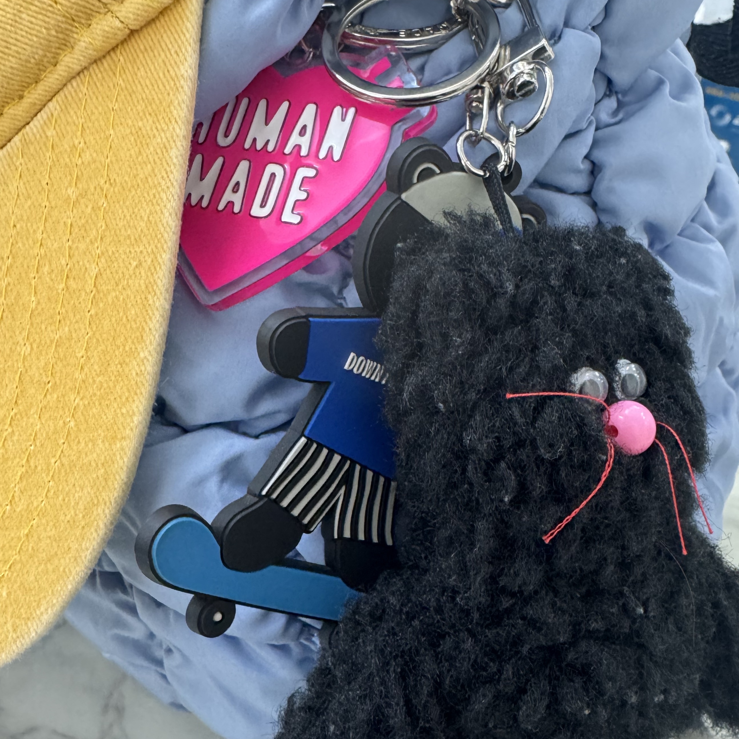 Monamhee Beulpingi Keyring with White Pants Black, COS Quilted Mini Bag Light Blue 착용 스타일