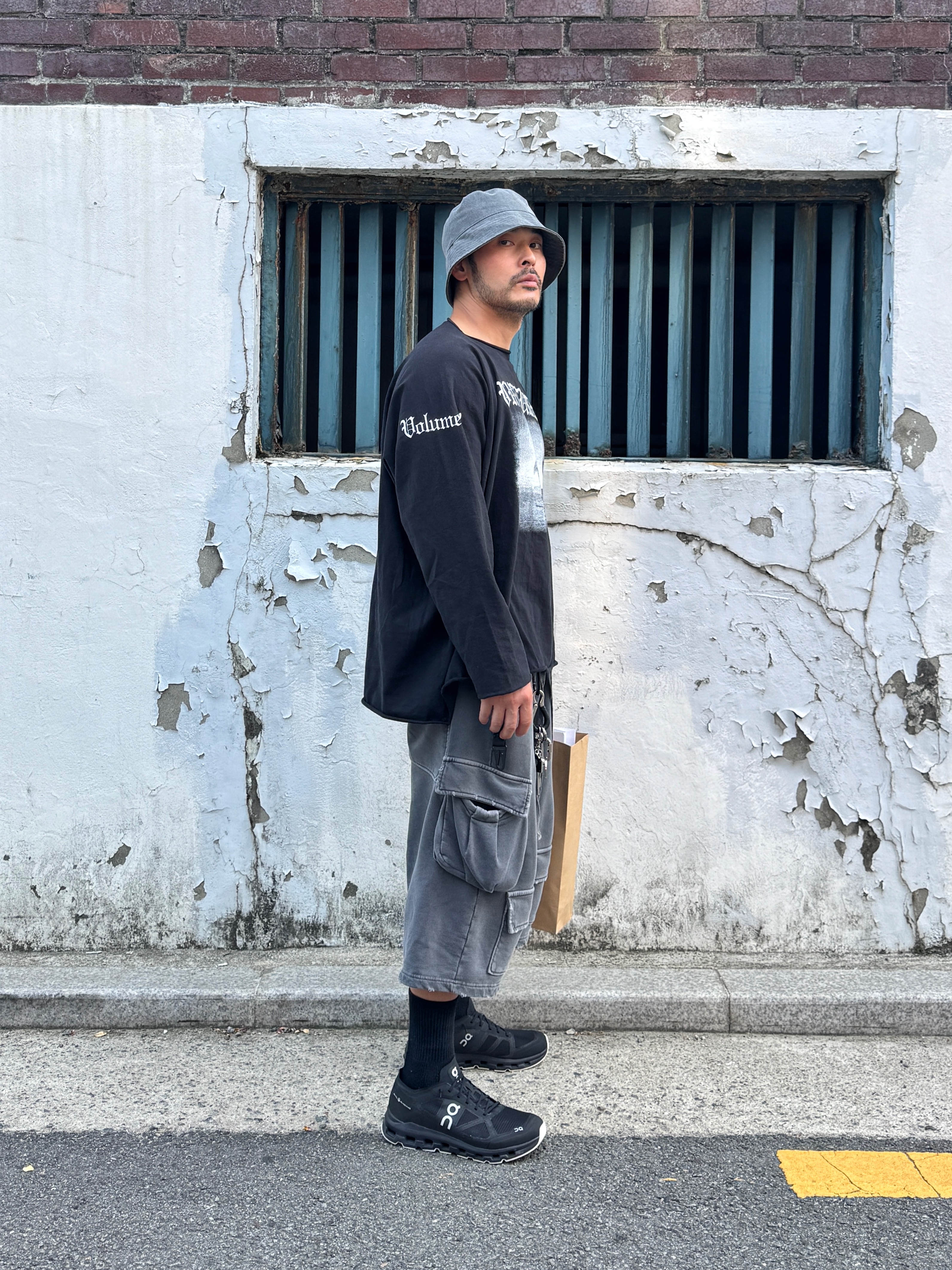 On Running x Sail Racing Cloud Regatta 999 Black, Yeezy Vultures 2 Long T-Shirt Black 착용 스타일 - 5
