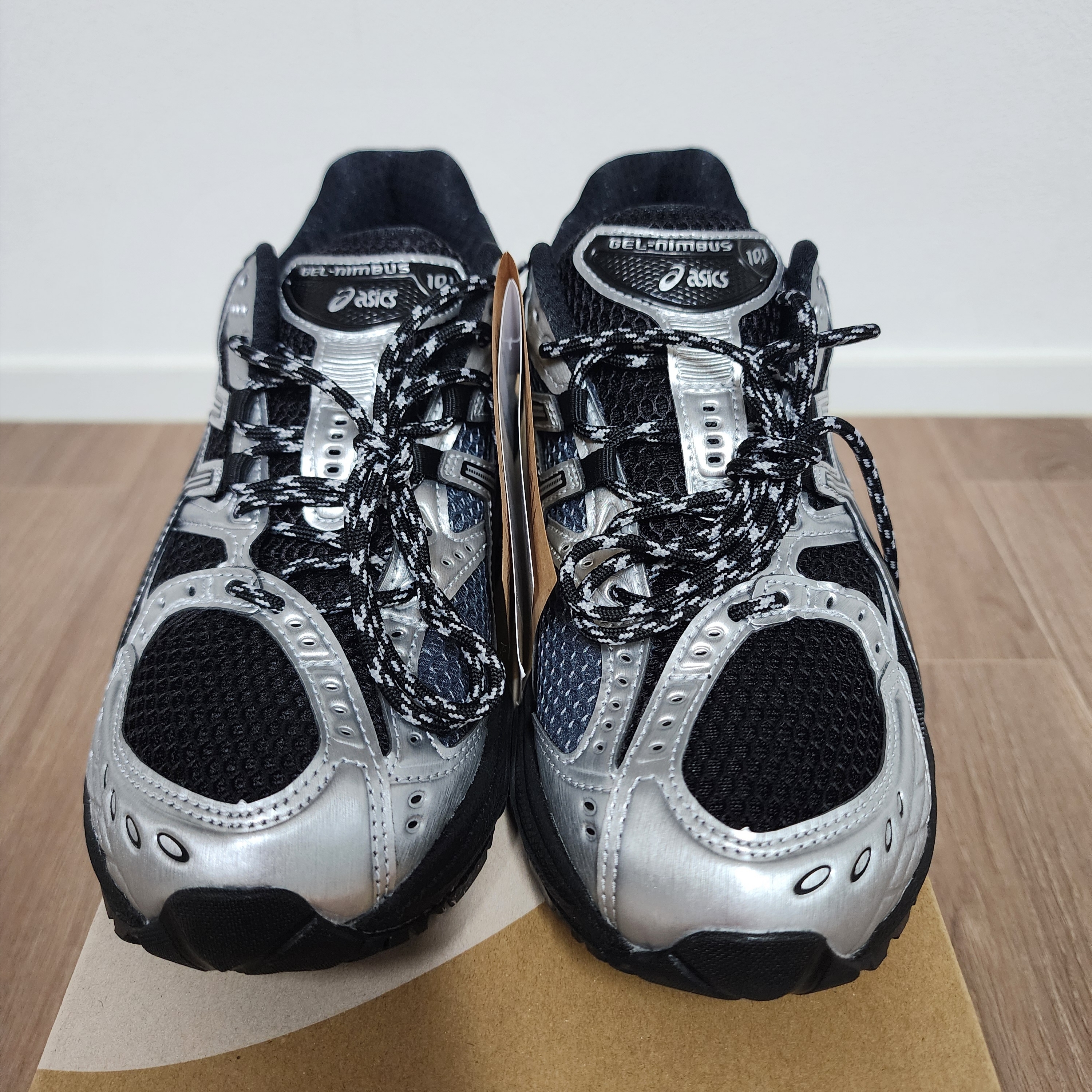 Asics Gel-Nimbus 10.1 Black Pure Silver - Korea Exclusive 착용 스타일 - 1