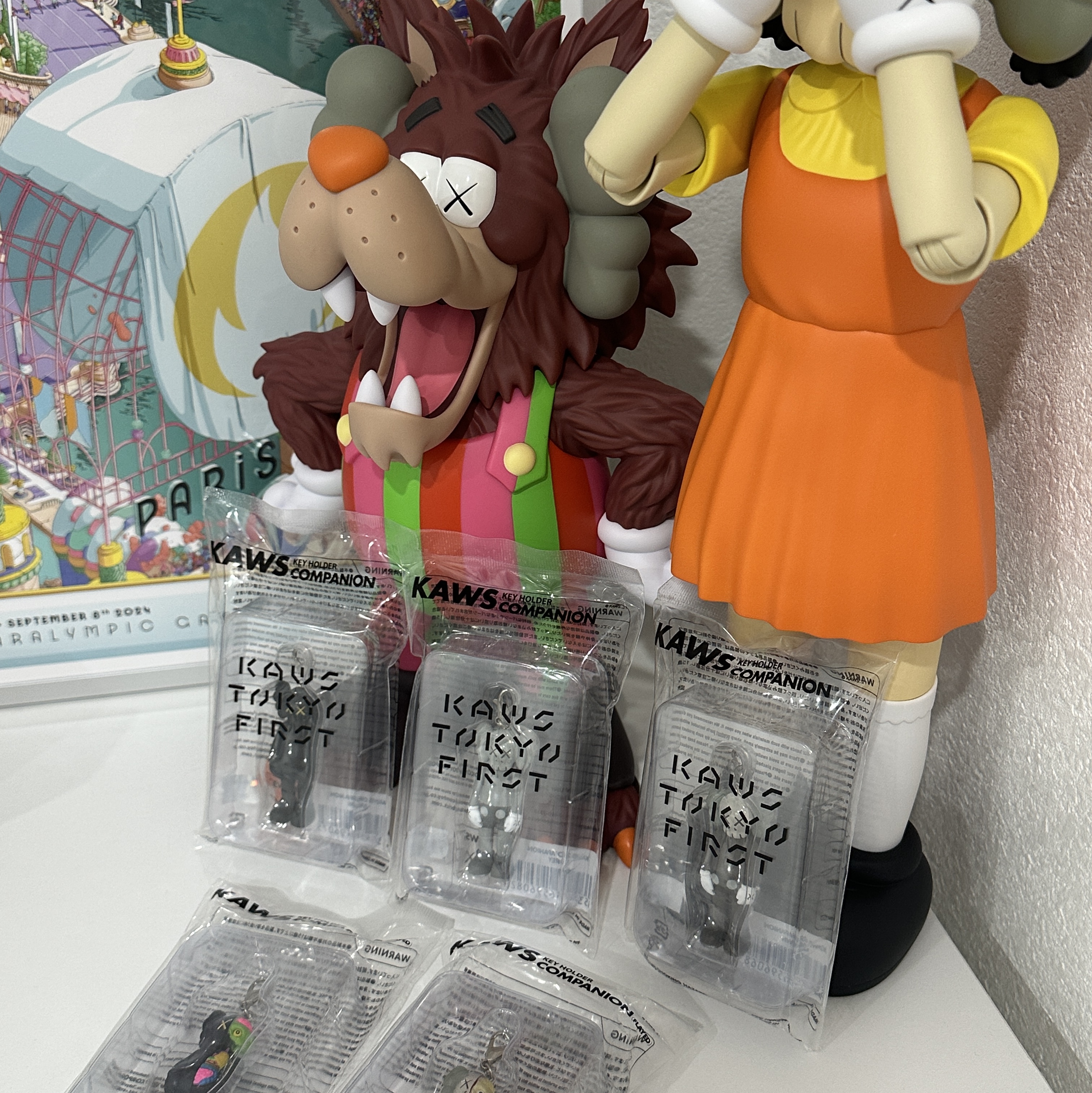 Kaws Cereal Monsters Frute Brute Figure, Kaws x Squid Game Young-Hee Vinyl Figure Coloured 착용 스타일