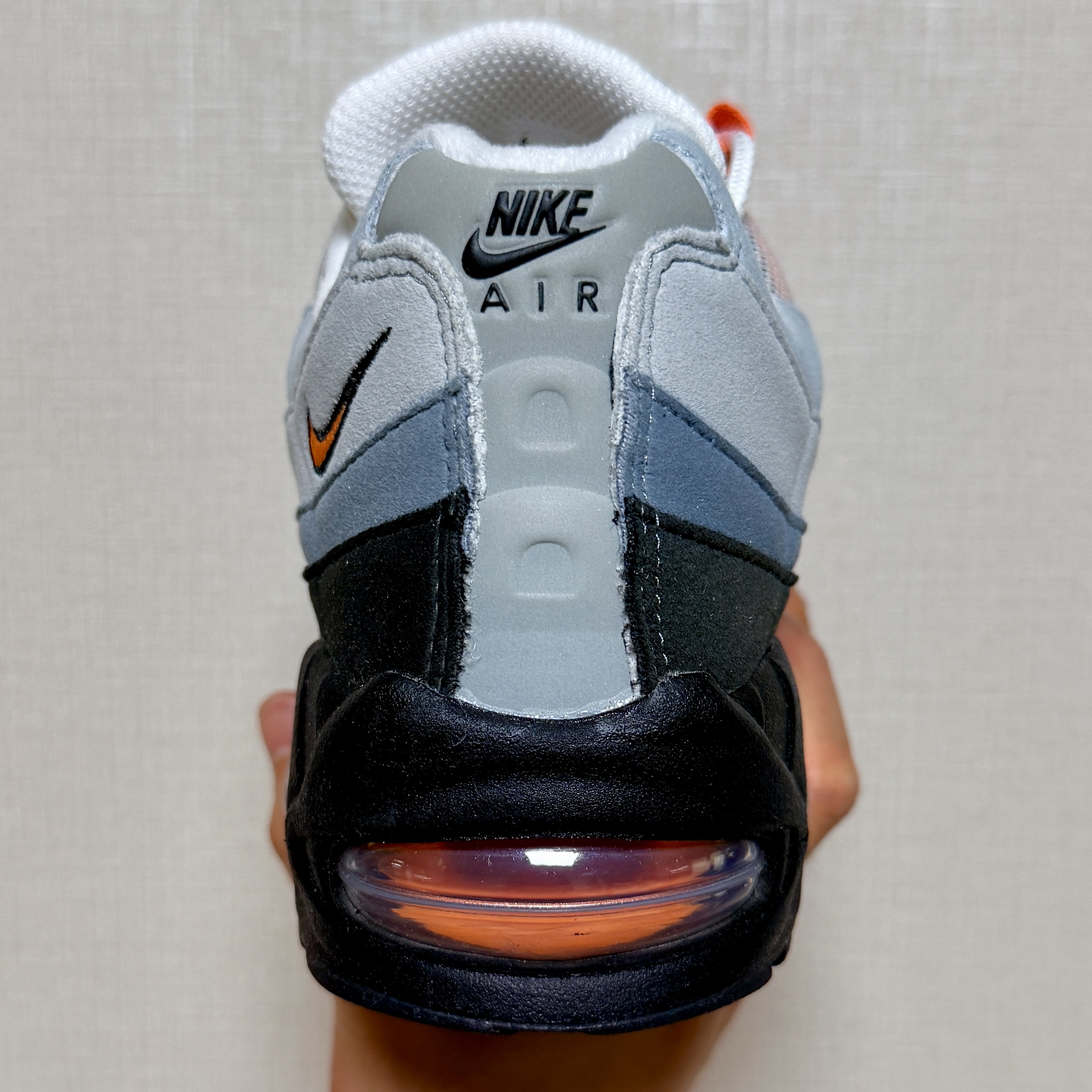 Nike Air Max 95 OG Bright Mandarin 착용 스타일 - 5