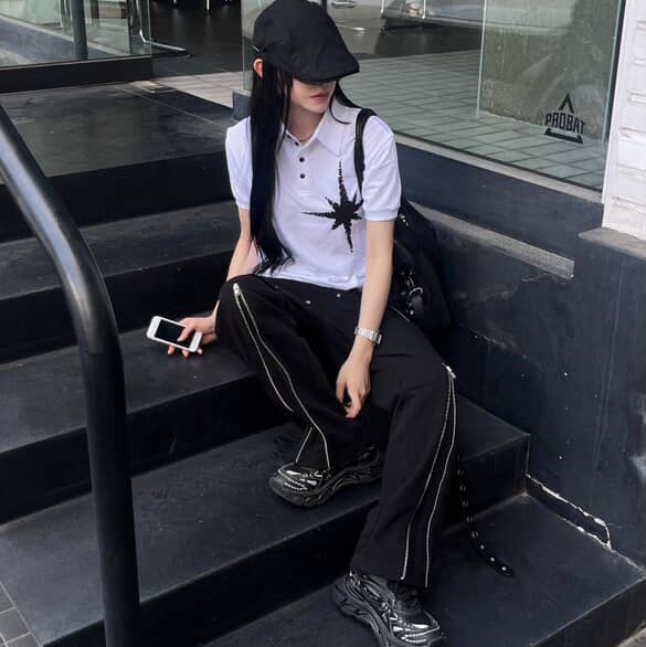 Smokeastar Smoke U Polo White, Smokeastar Diagonal Stud Zip Sweat Pants Black 착용 스타일 - 2