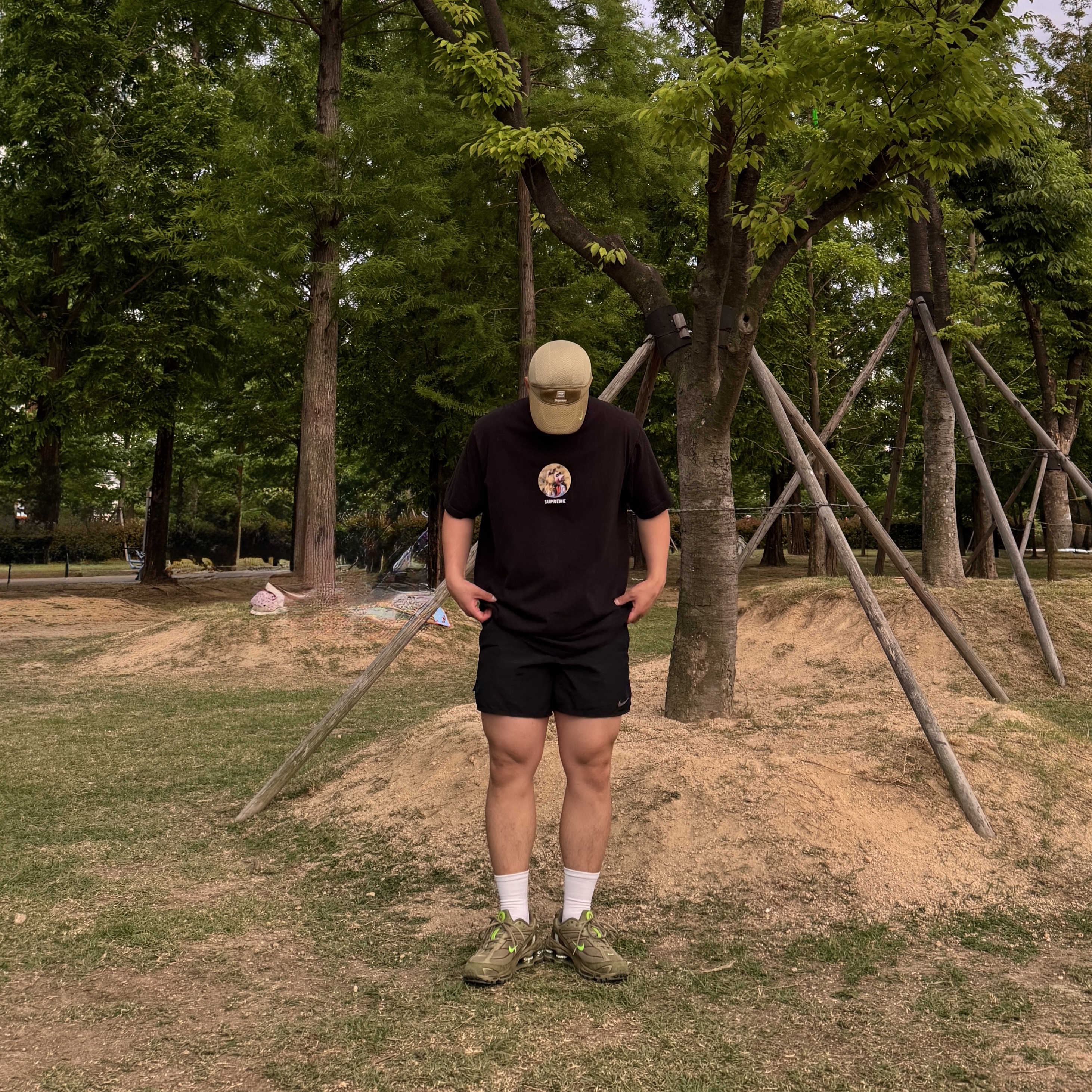 Supreme x Nike Shox Running Hat Olive - 22SS, Nike x Supreme Shox Ride 2 SP Neutral Olive 착용 스타일 - 1