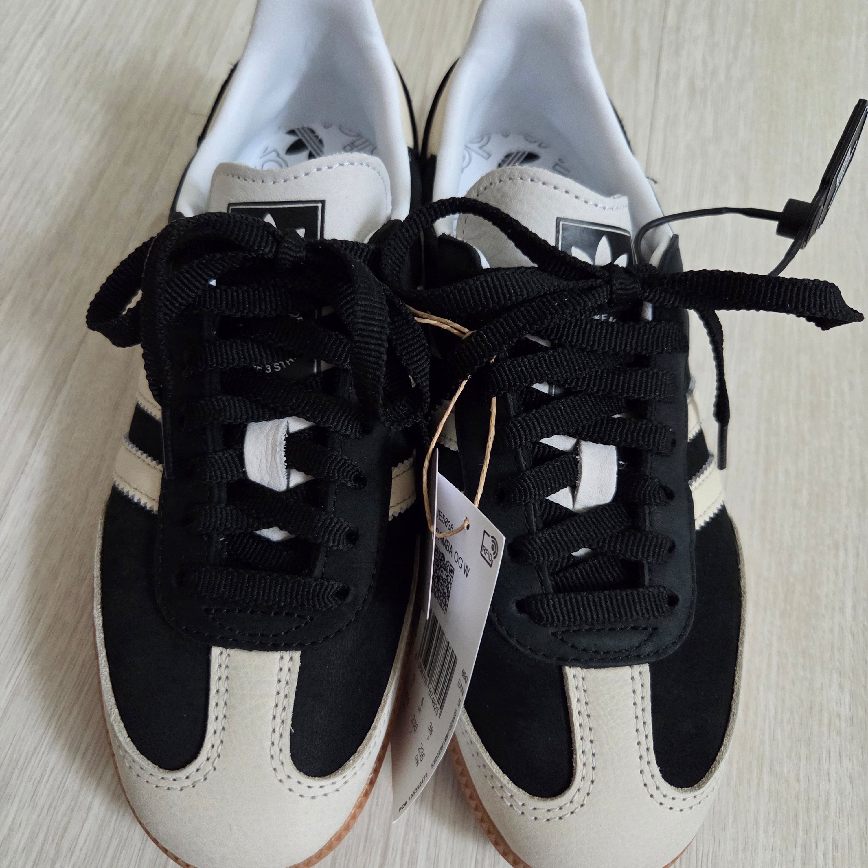 (W) Adidas Samba OG Core Black Wonder White 착용 스타일