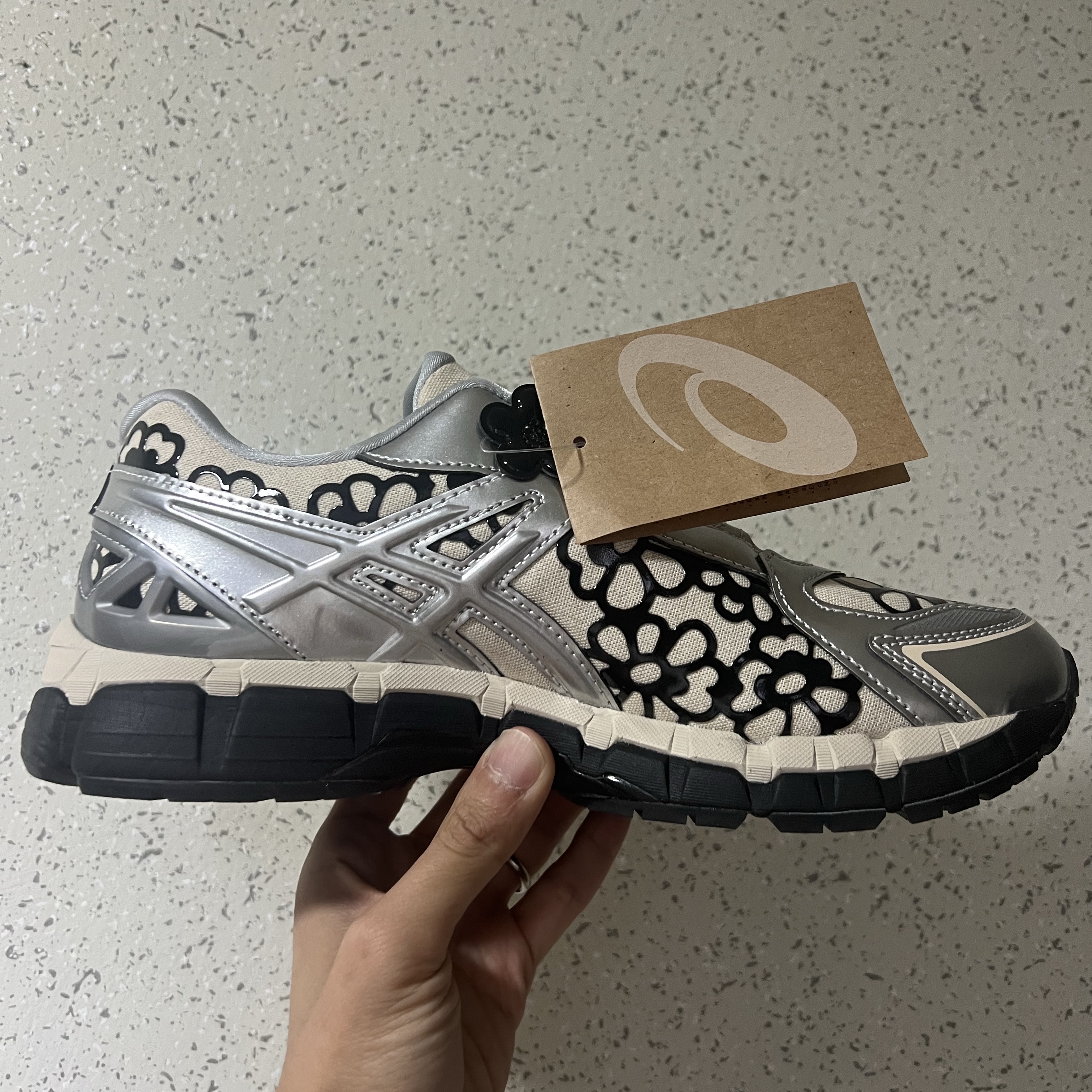 Asics x Cecilie Bahnsen Gel-Kayano 20 Vanilla Pure Silver 착용 스타일 - 3