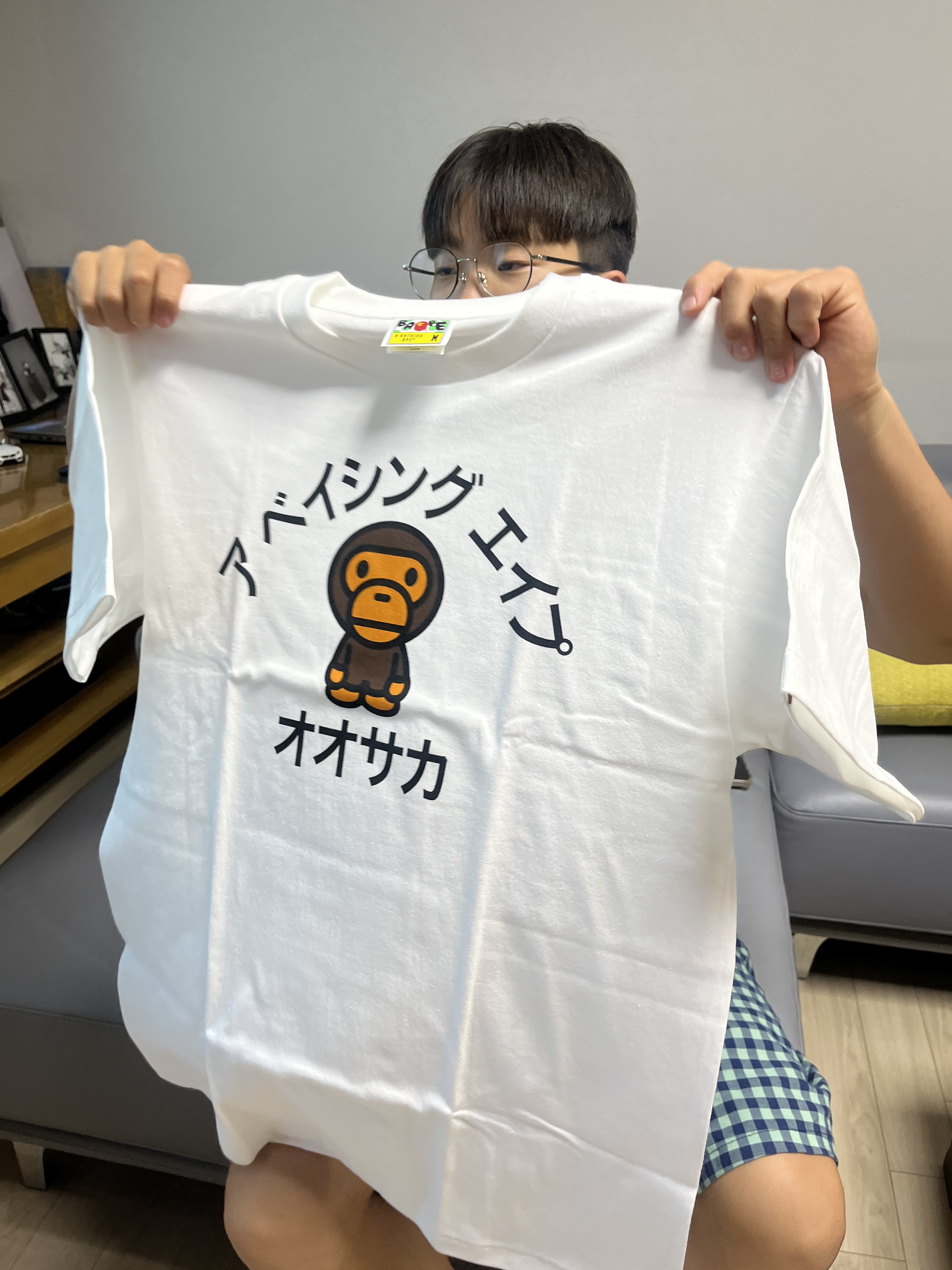 BAPE Baby Milo College T-Shirt White 착용 스타일 - 3