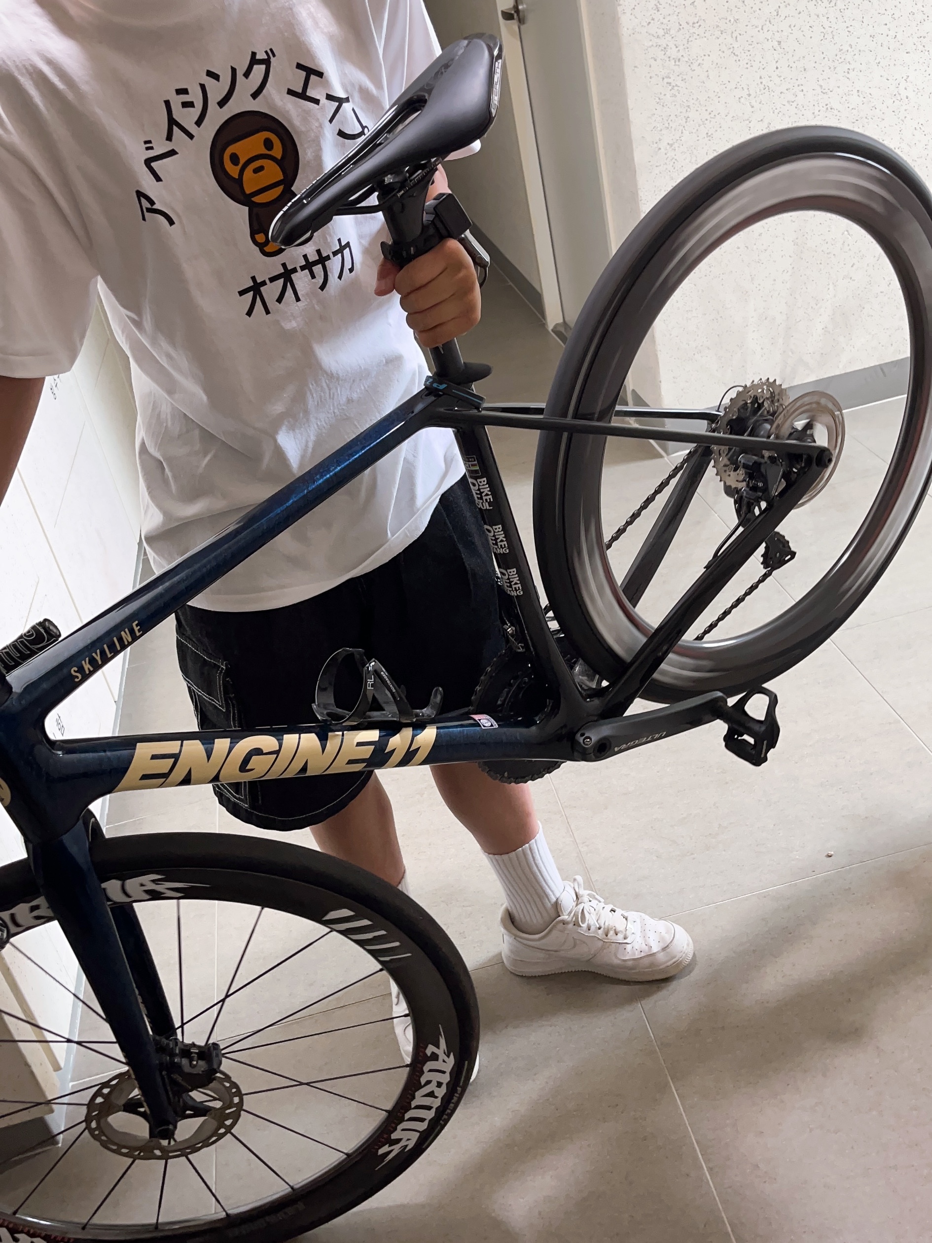 BAPE Japan Baby Milo T-Shirt #2 Black, Arc'teryx Mantis 16 Backpack Black 착용 스타일 - 5