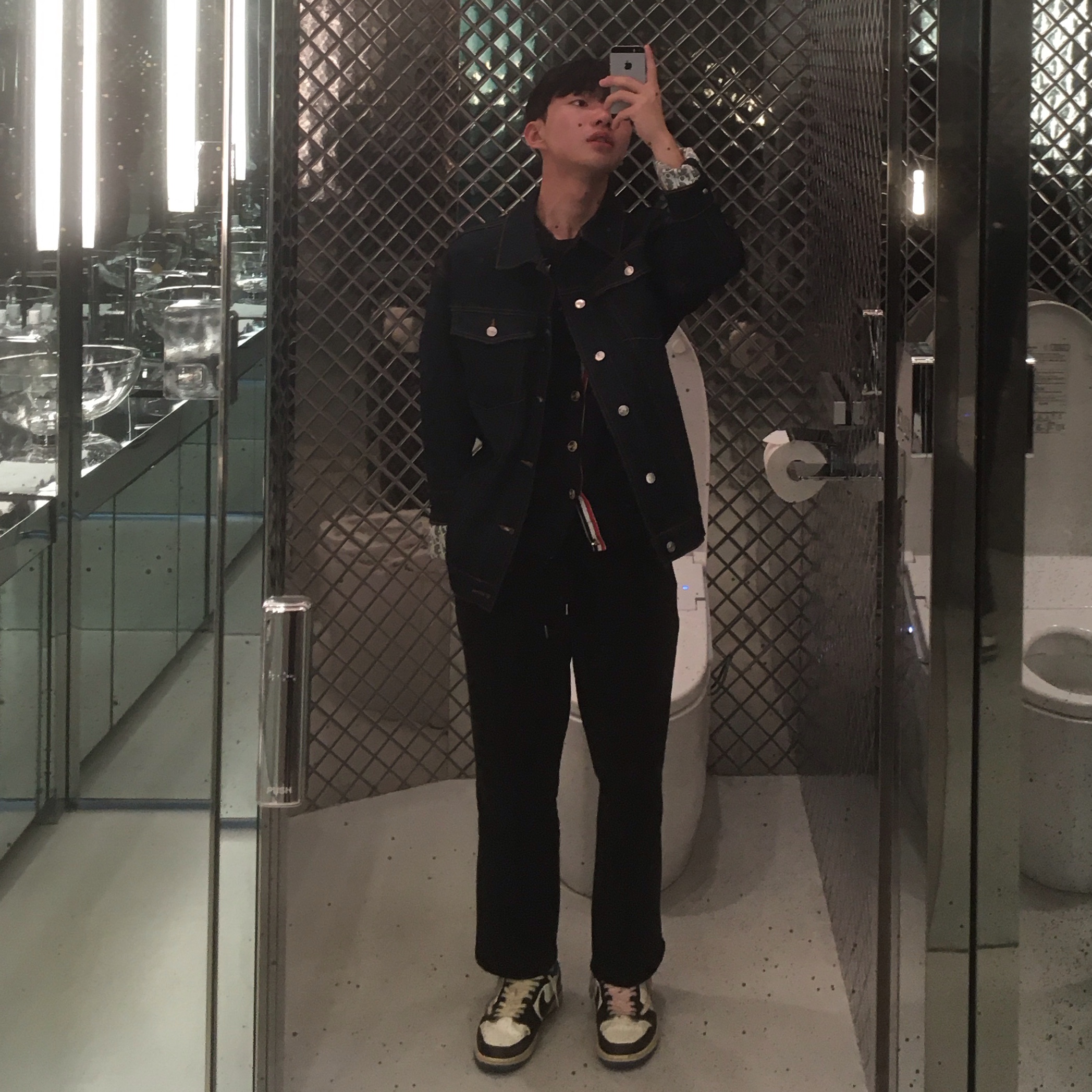 Jordan 1 x Travis Scott x Fragment Retro Low OG SP Military Blue, Thom Browne Milano Stitch 4-Bar Cardigan Navy 착용 스타일 - 5