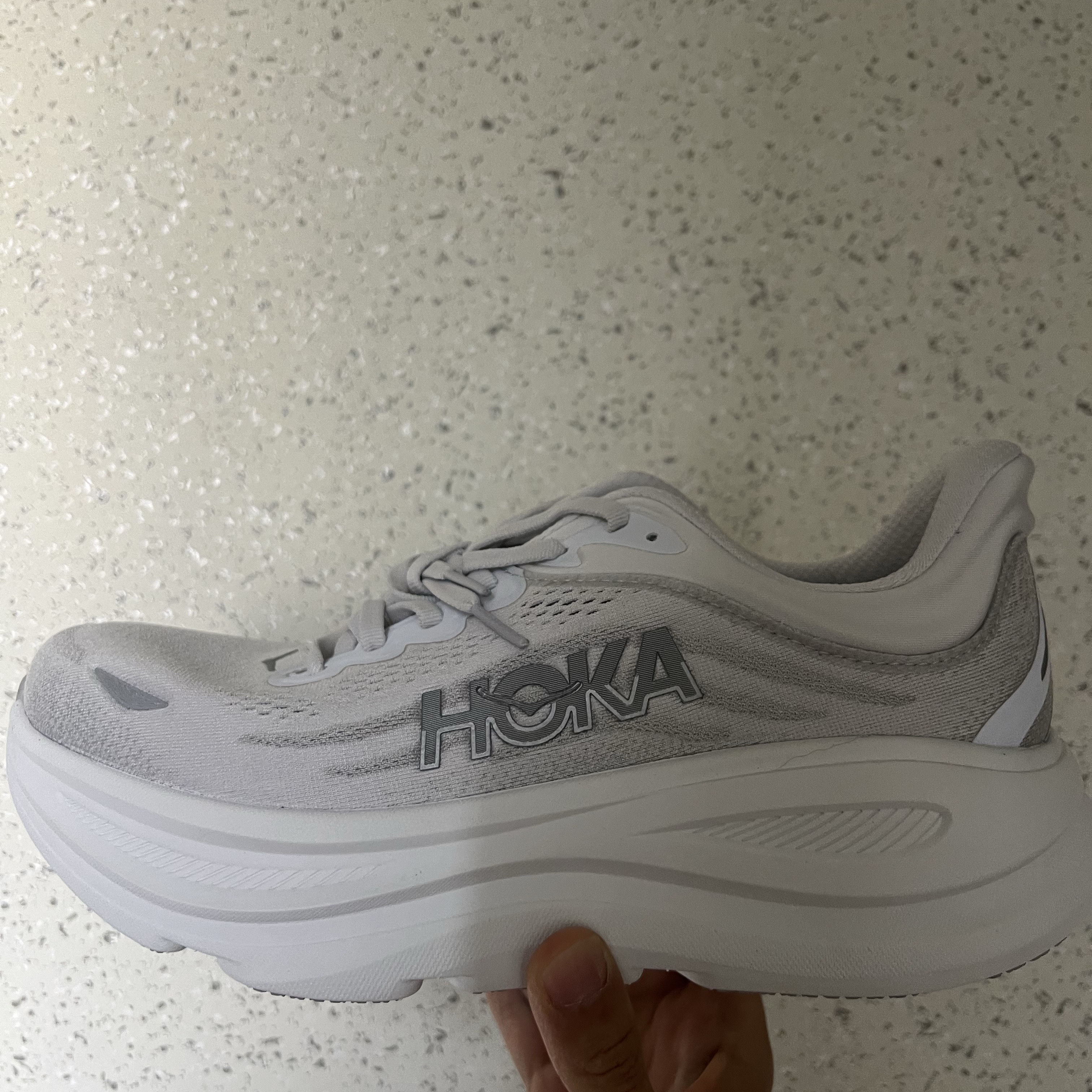 (W) Hoka Bondi 9 Stardust Silver - Wide 착용 스타일 - 1