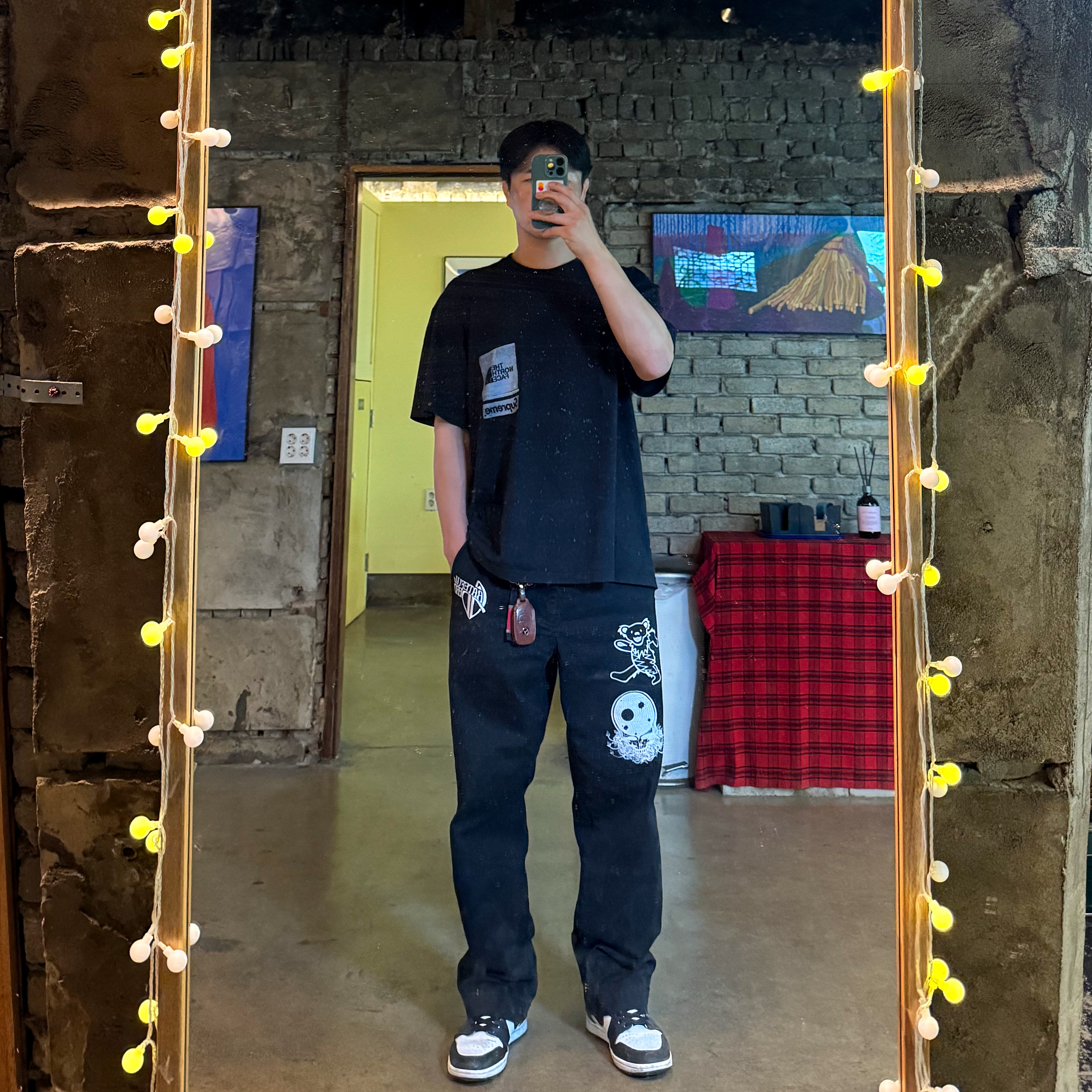 Supreme x The North Face Printed Pocket T-Shirt Black - 23SS, Jordan 1 High 85 Black White 착용 스타일