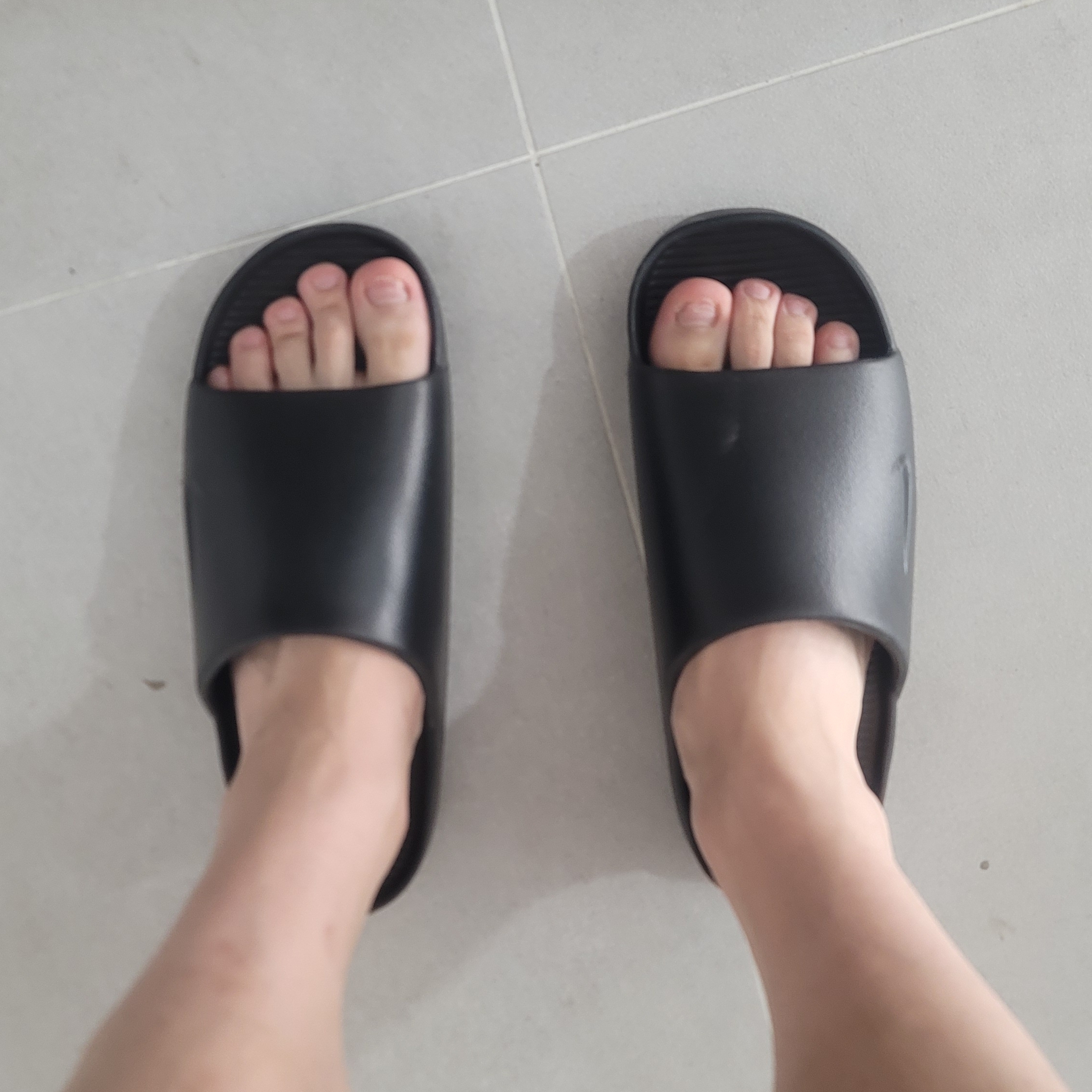Nike Calm Slide Black 착용 스타일