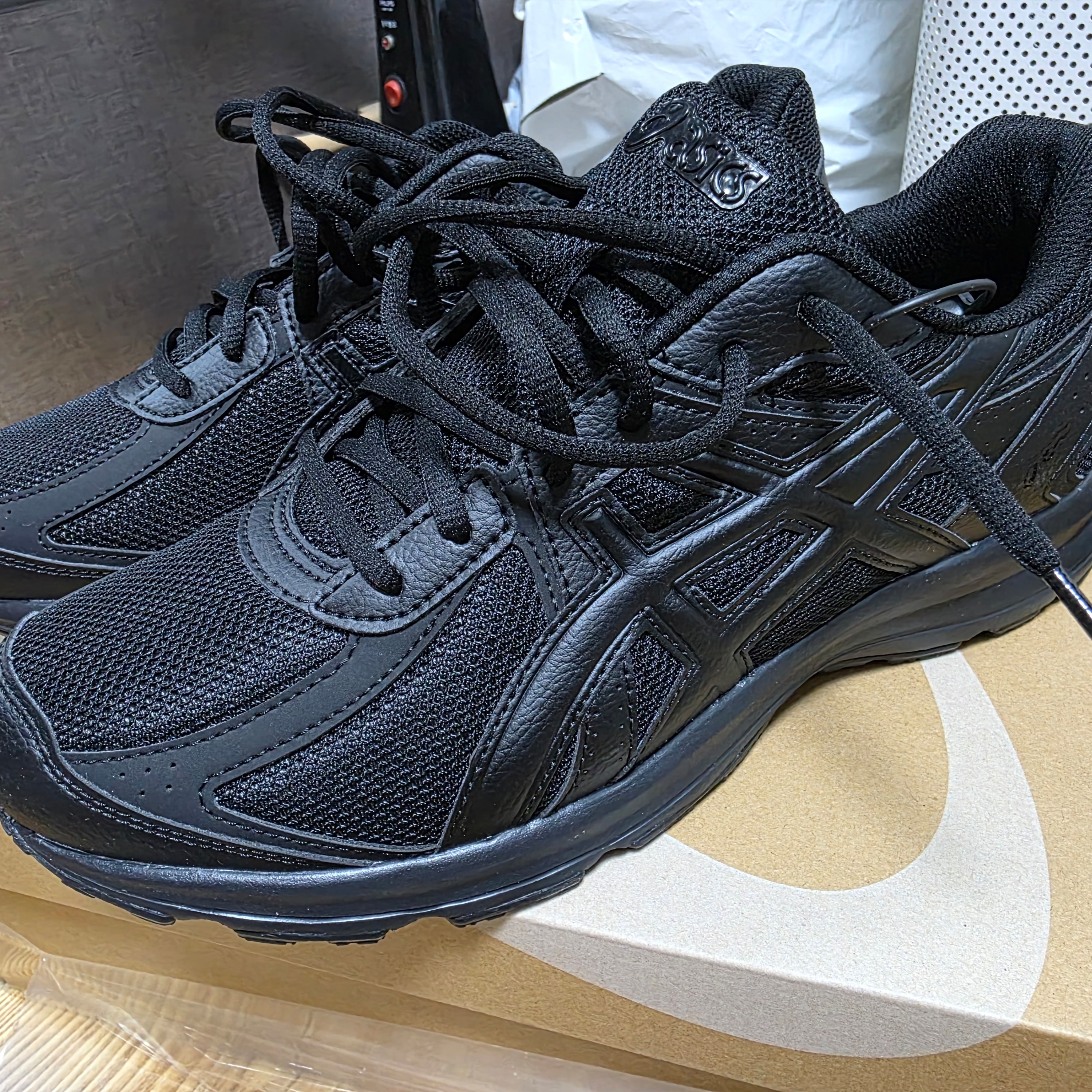 Asics Jog 100 S Black - 2E Wide 착용 스타일