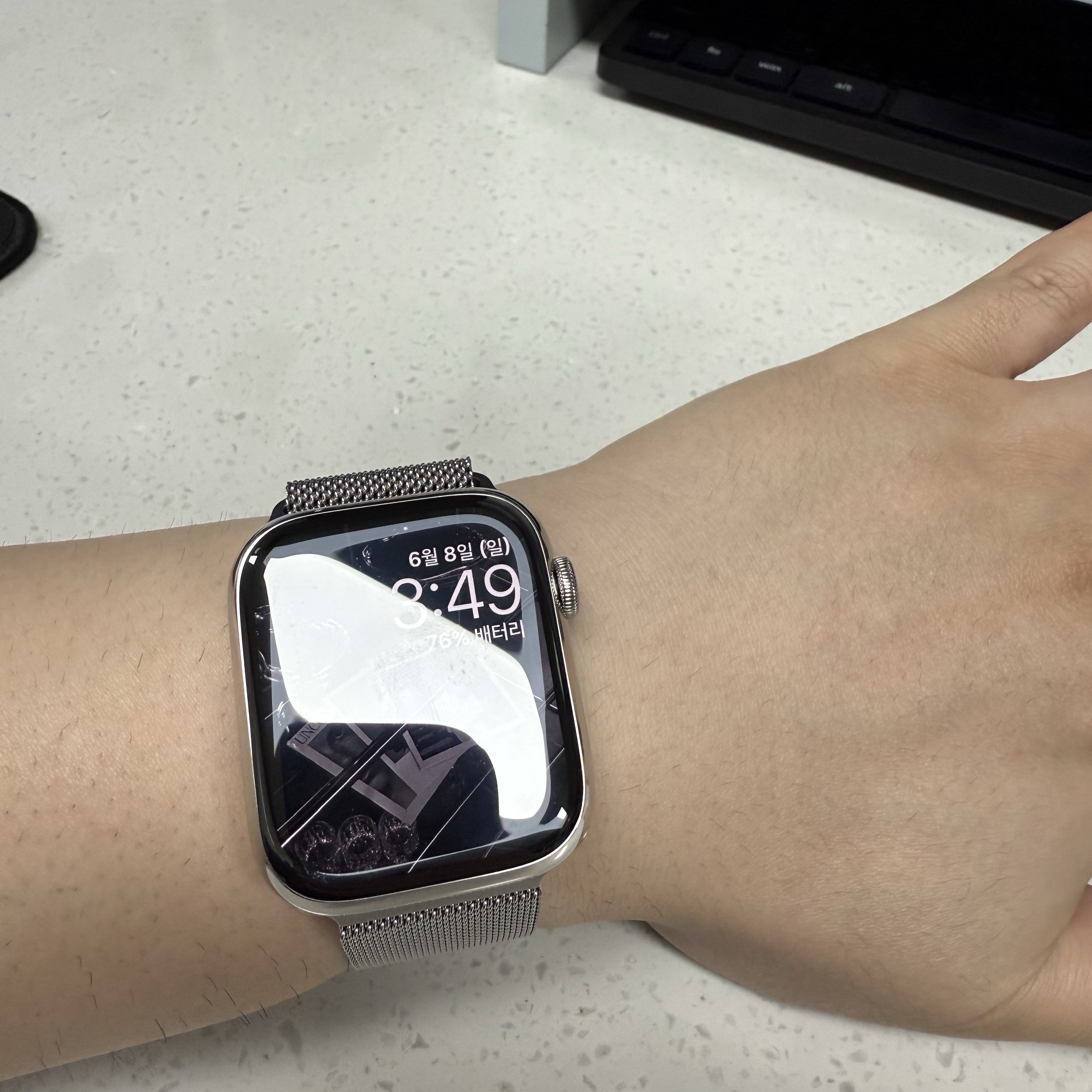 Apple Watch Series 9 45mm Cellular Silver Stainless Steel Case with Milanese Loop Silver (Korean Ver.) 착용 스타일