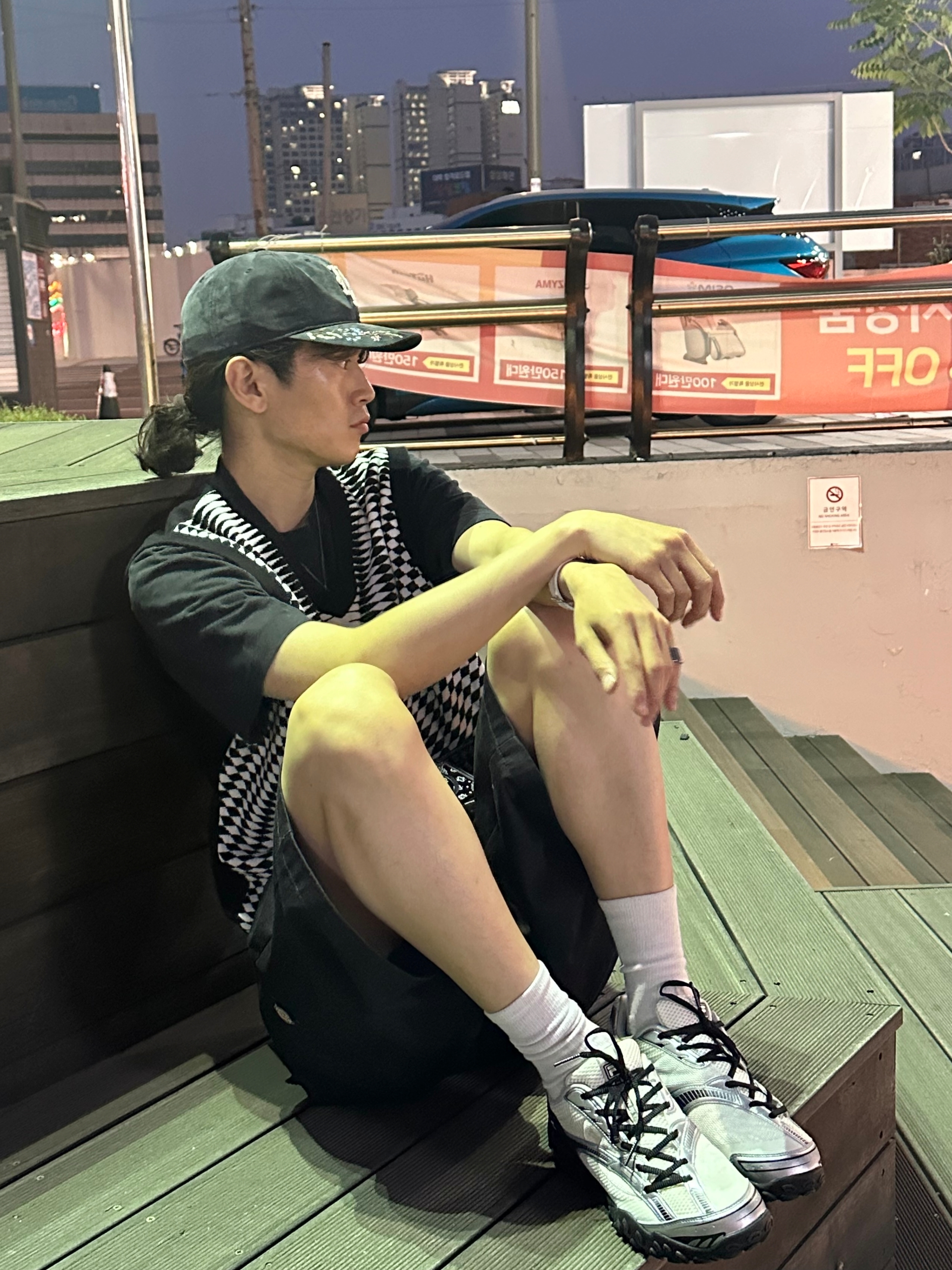 Fila Echappe v2 White Black, Stussy Psychedelic Check Vest Black 착용 스타일