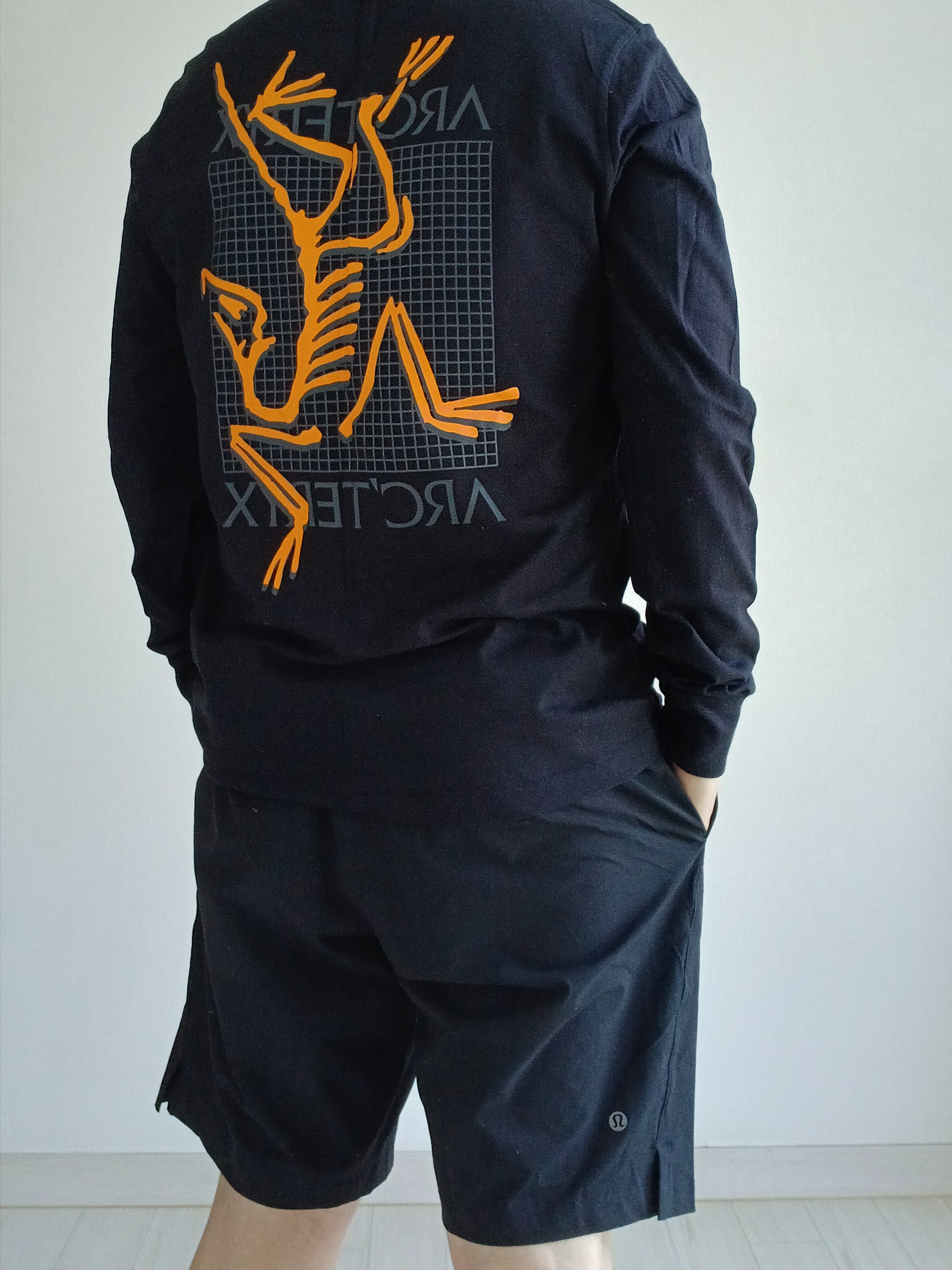 Arc'teryx Arc'Multi Bird Logo LS T-Shirt Black, Arc'teryx Gamma Quick Dry Shorts 9 Inch Canvas 착용 스타일 - 3