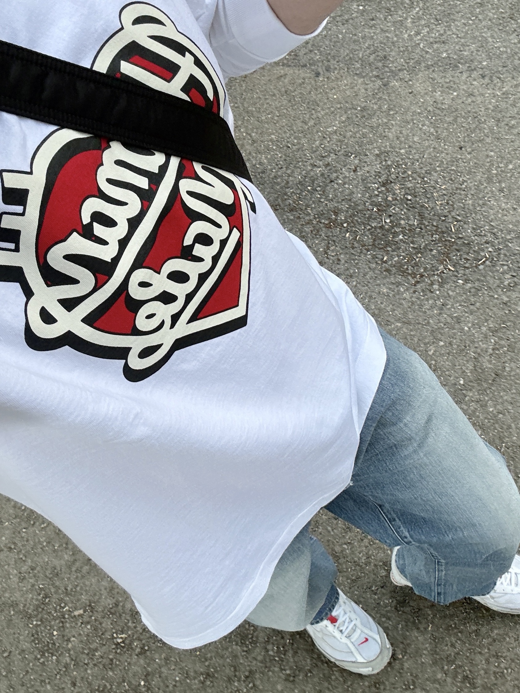 Supreme Distressed Loose Fit Selvedge Jean Washed Indigo - 24FW, Nike x Supreme Shox Ride 2 SP White 착용 스타일