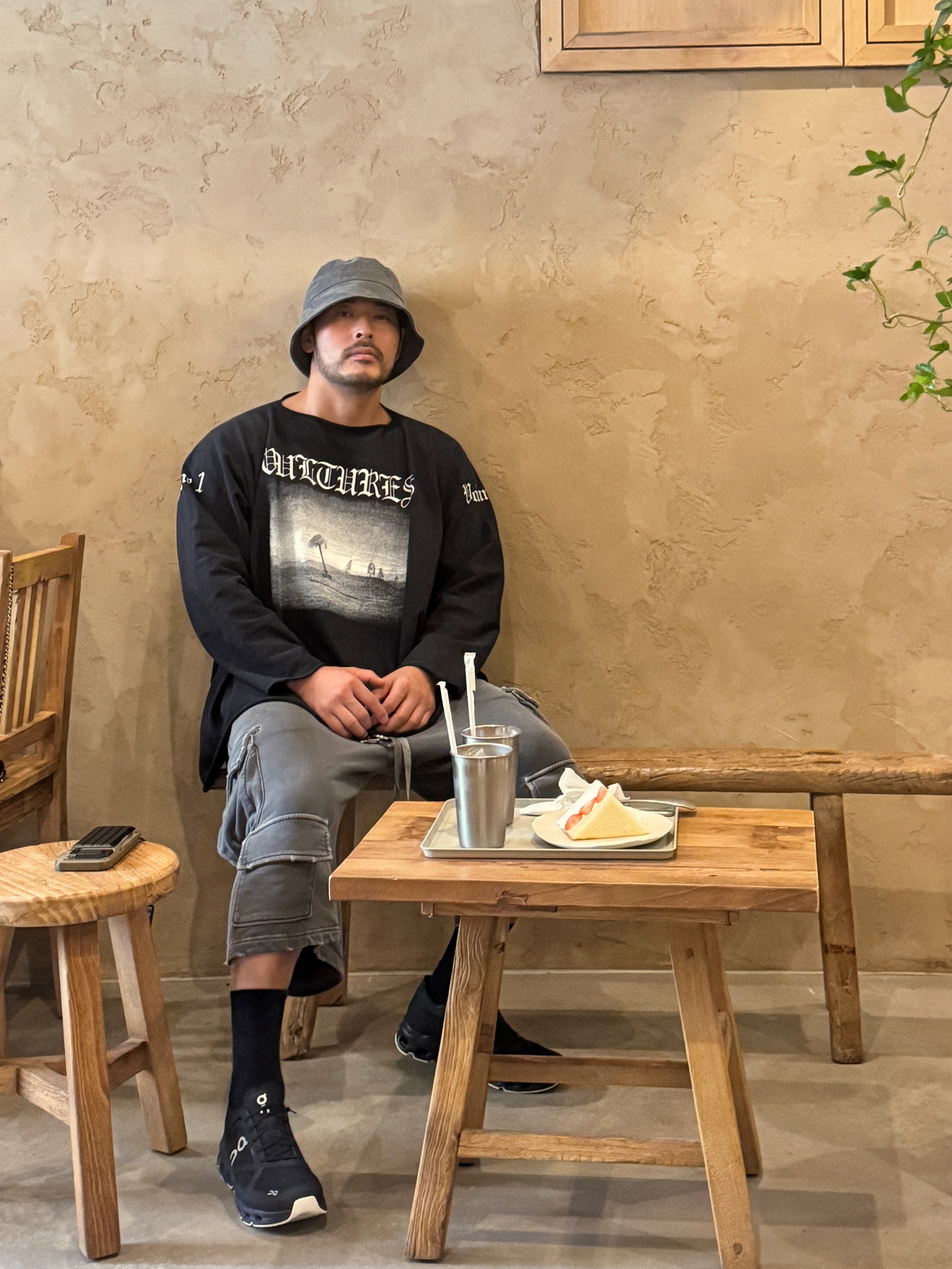 On Running x Sail Racing Cloud Regatta 999 Black, Yeezy Vultures 2 Long T-Shirt Black 착용 스타일 - 6