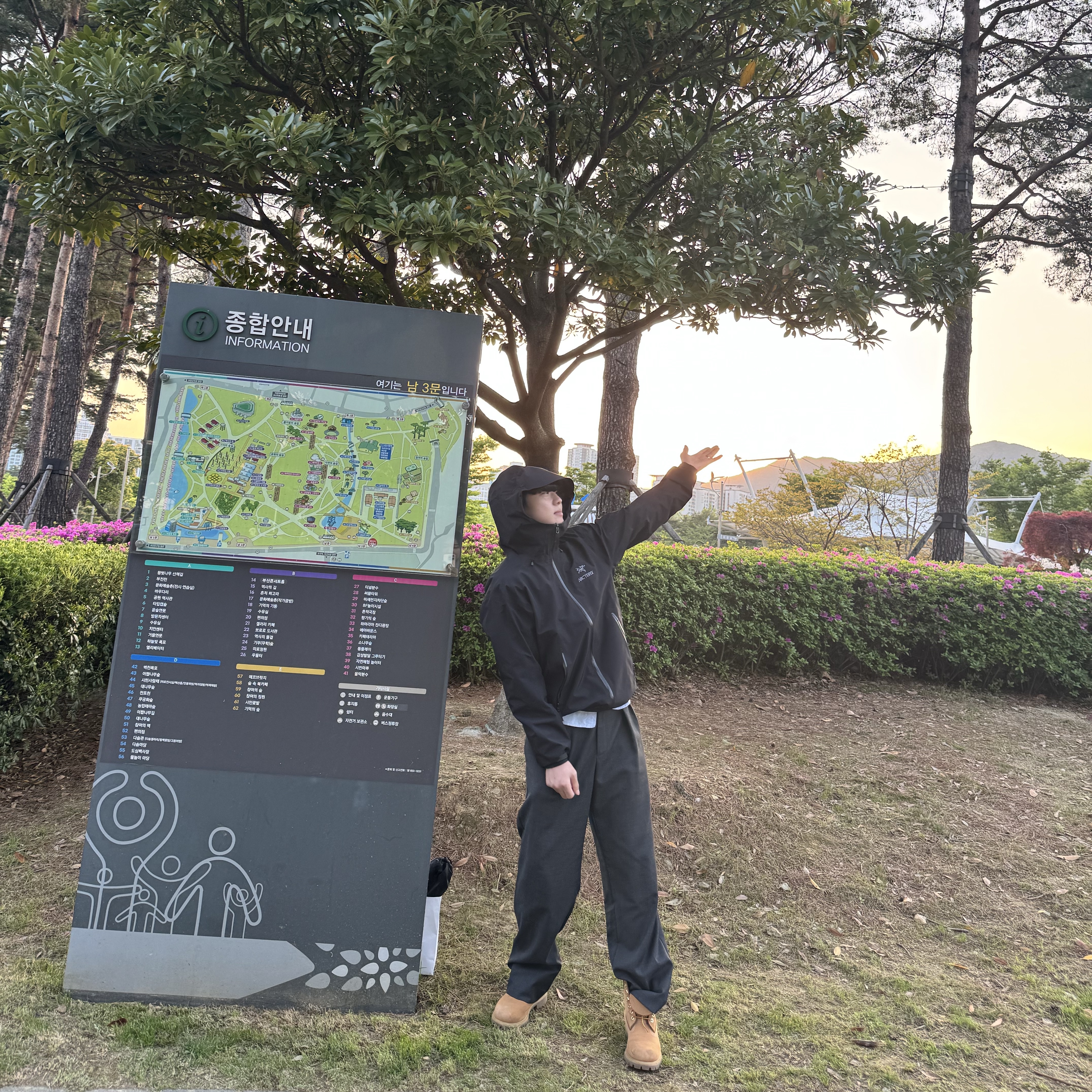Arc'teryx Beta LT Jacket Black 착용 스타일 - 1