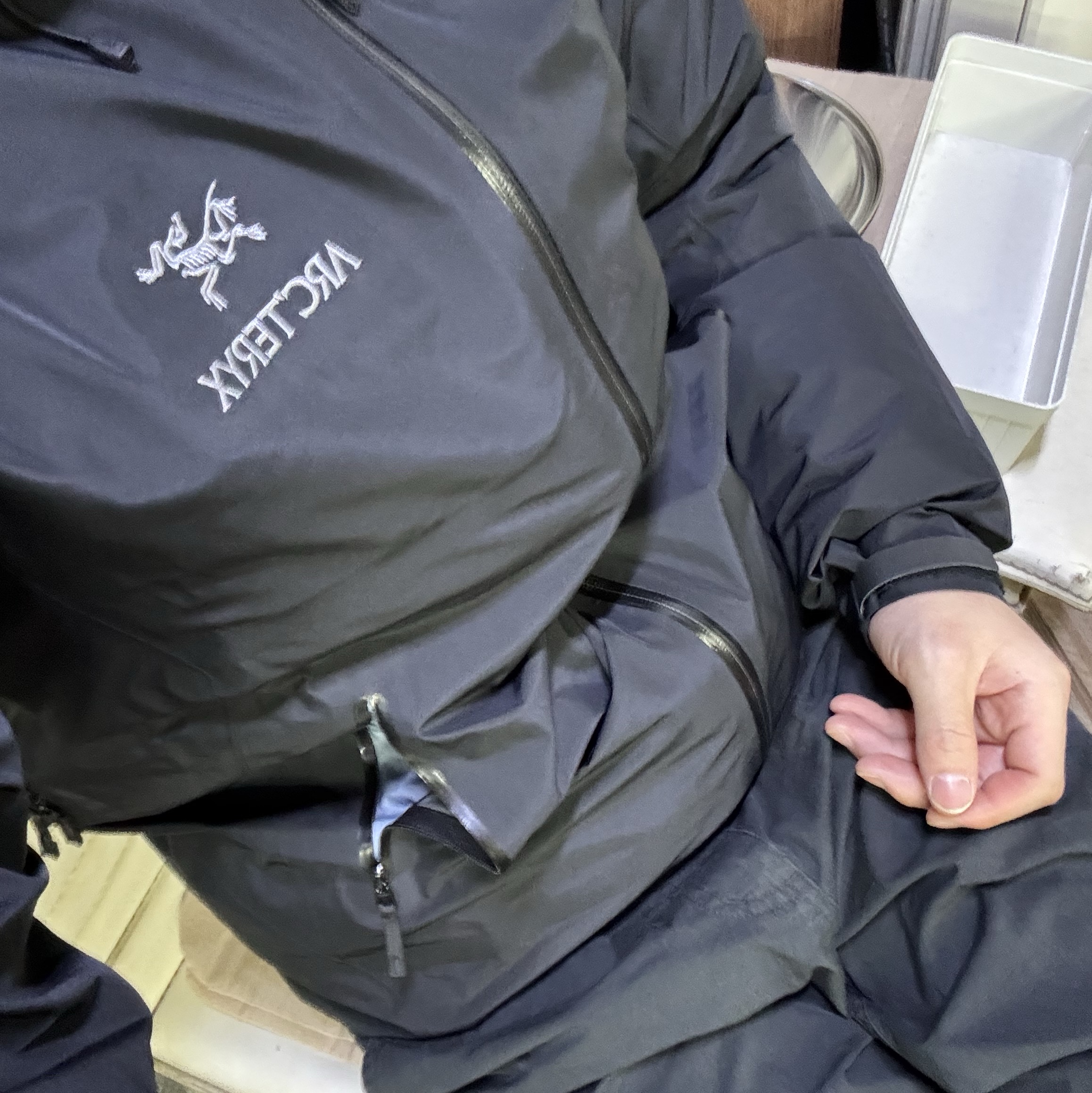 Arc'teryx Beta LT Jacket Black 착용 스타일 - 3